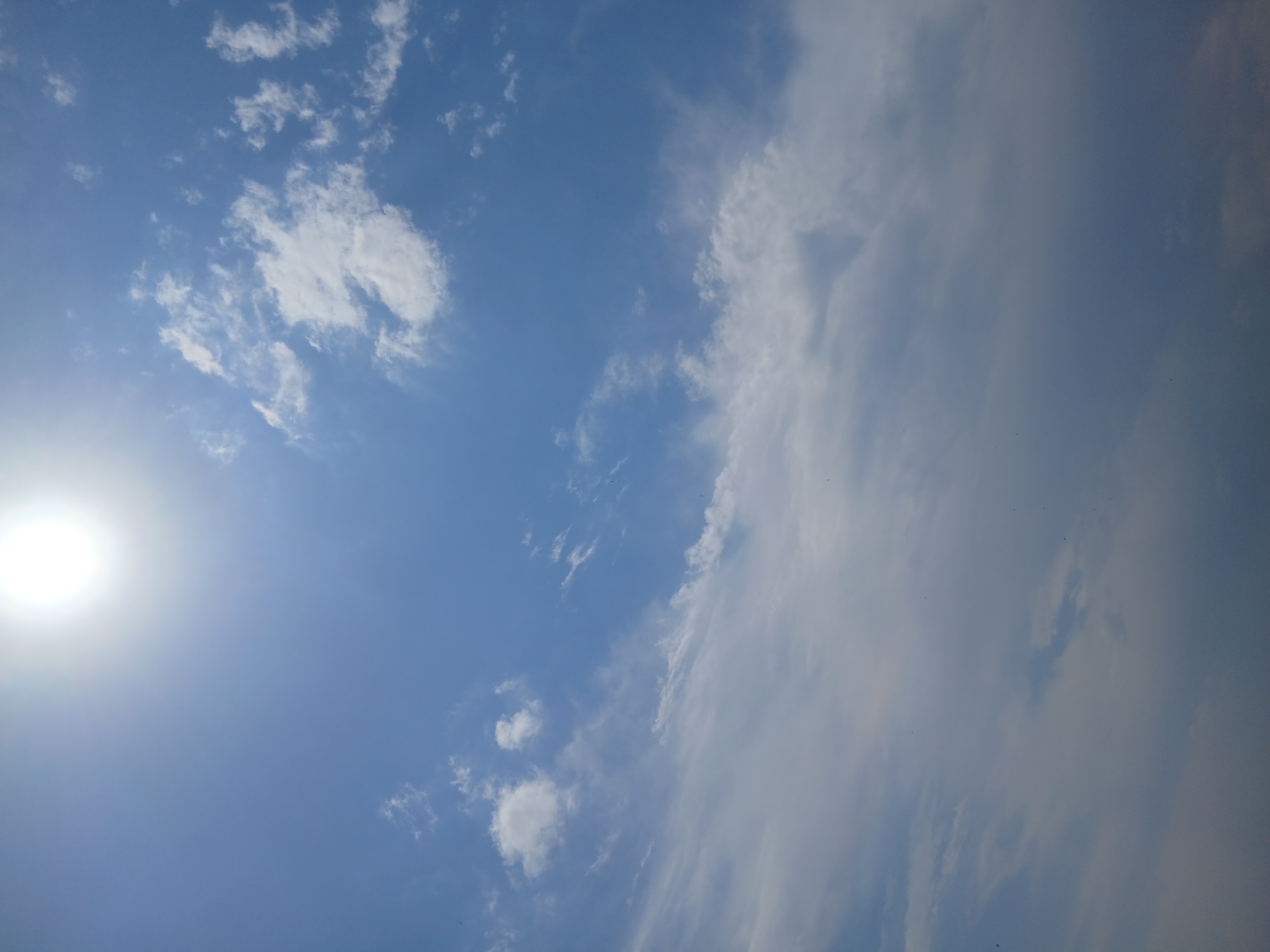 Bright daytime sky photographed in Vagharshapat, Armenia