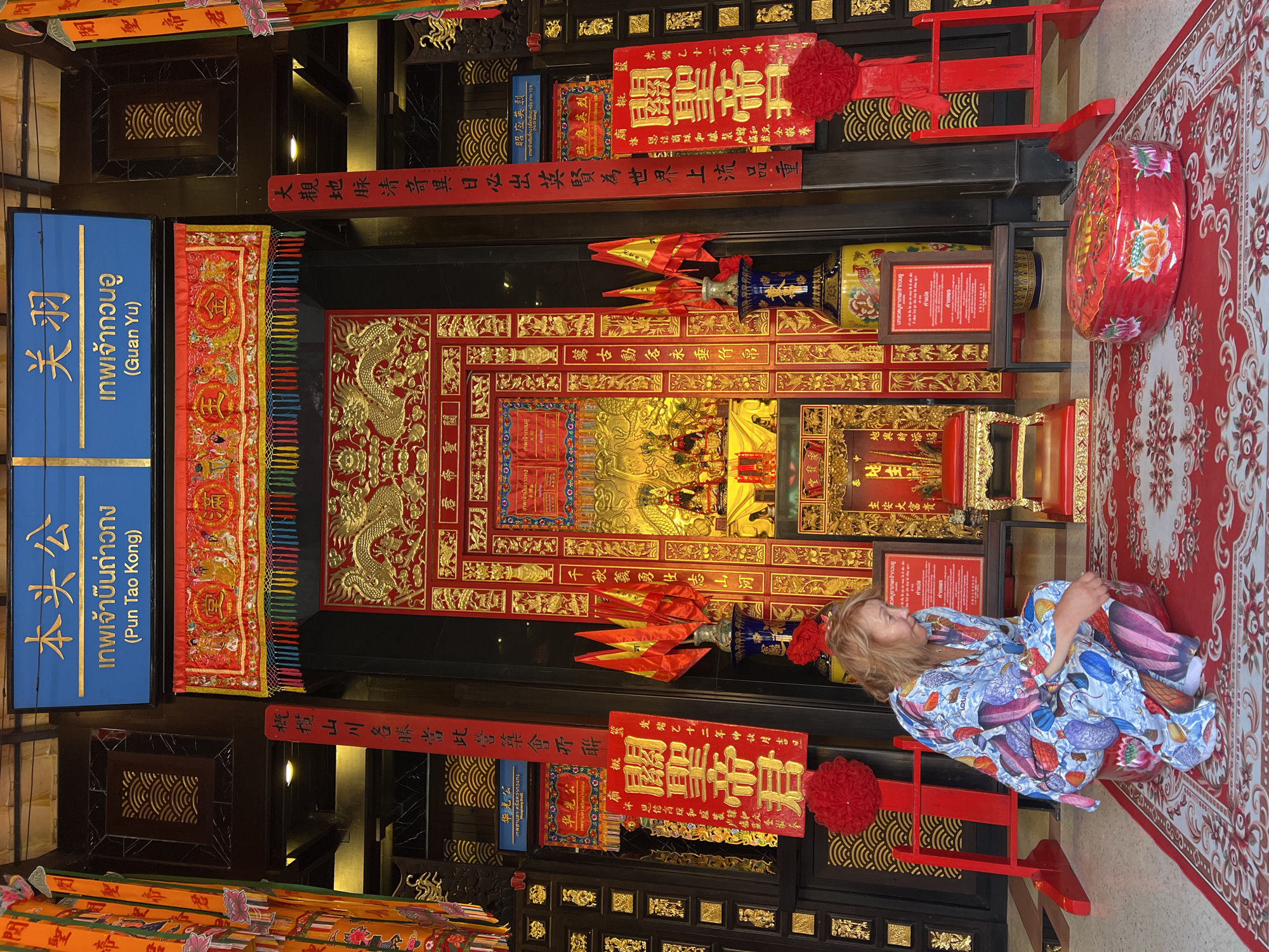 Morning temple visit documented in Baan Hua Thanon, Thailand