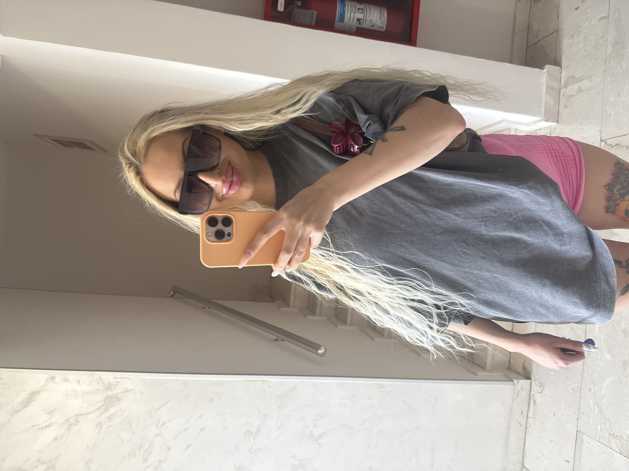 Lazy morning at home with a pug, selfies, and art browsing