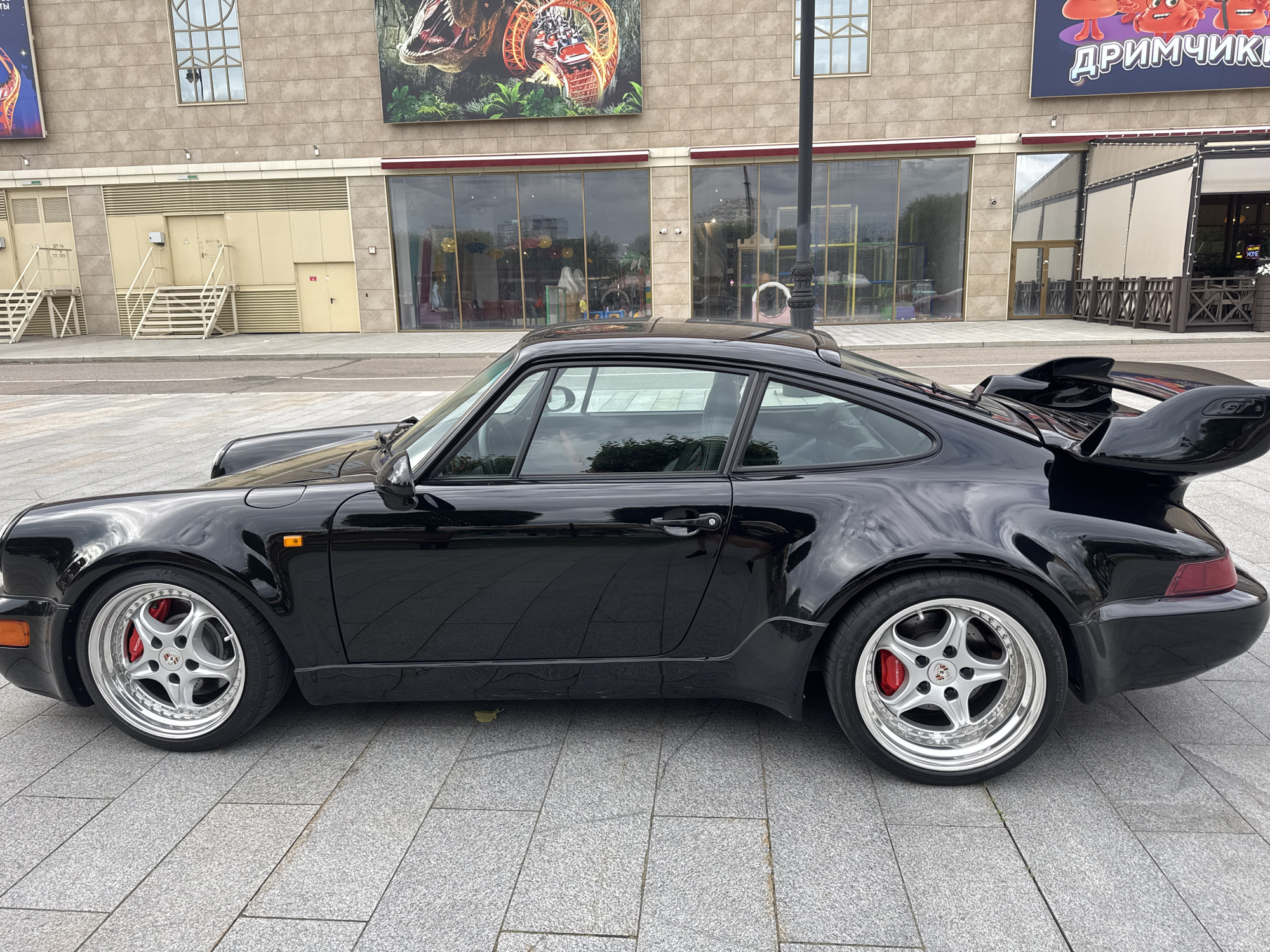 Eclectic supercar and vintage auto meetup at Moscow plaza