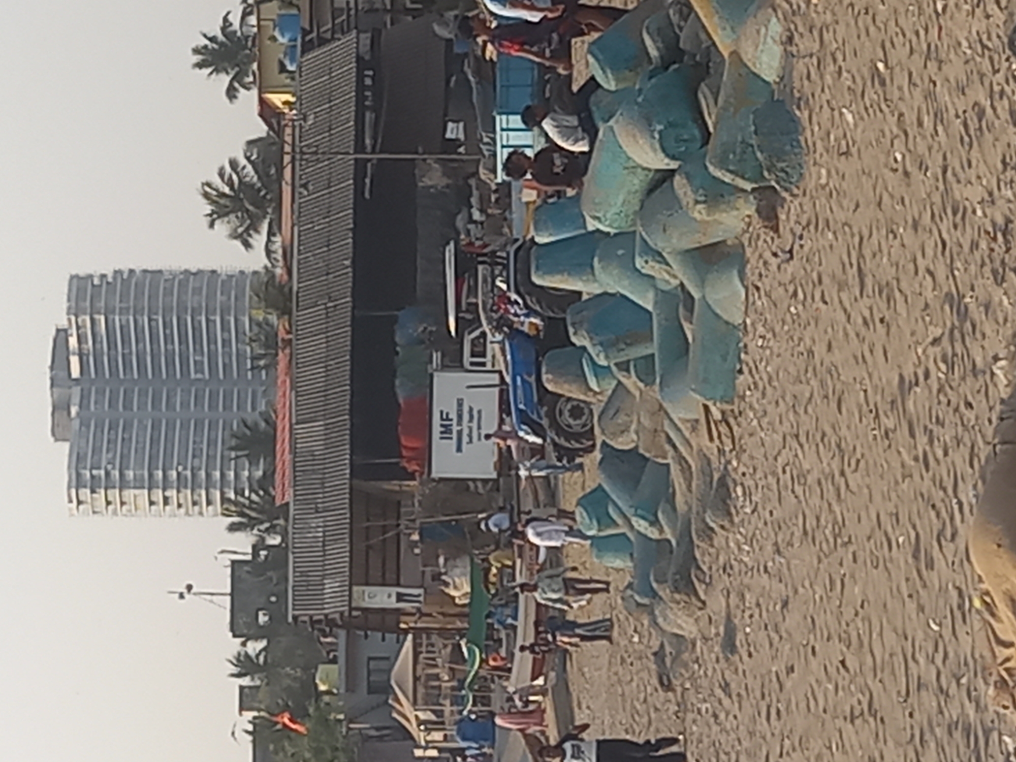 Mumbai beachfront life captured in 19-minute window