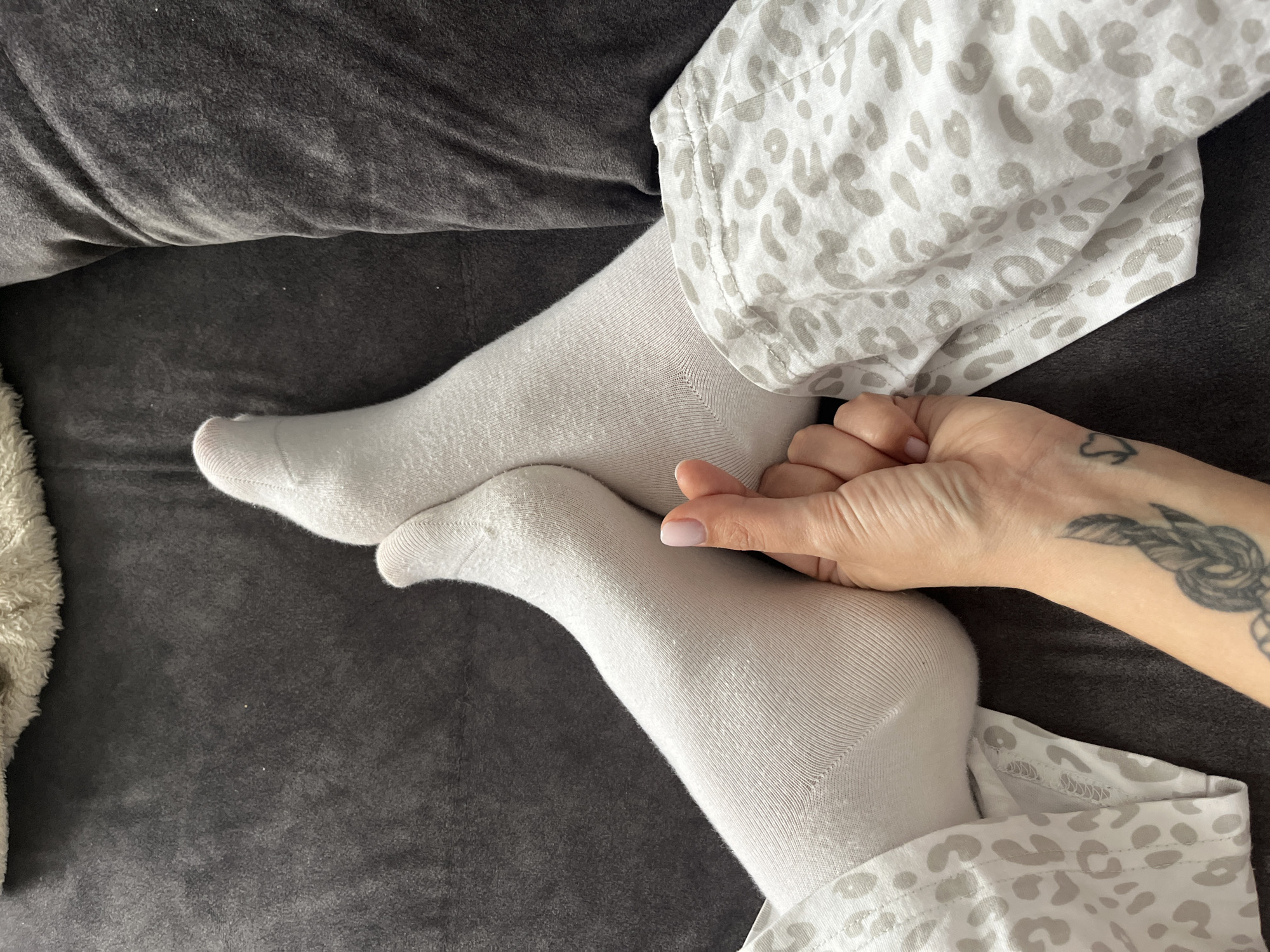 Quiet moments captured in Chaikovsky: indoor relaxation, cloudy skies