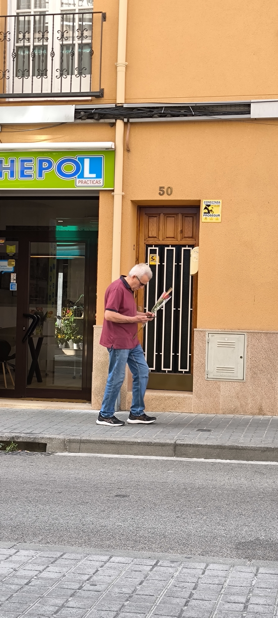 Morning scenes captured in Ripollet: roses, laundromat, street views