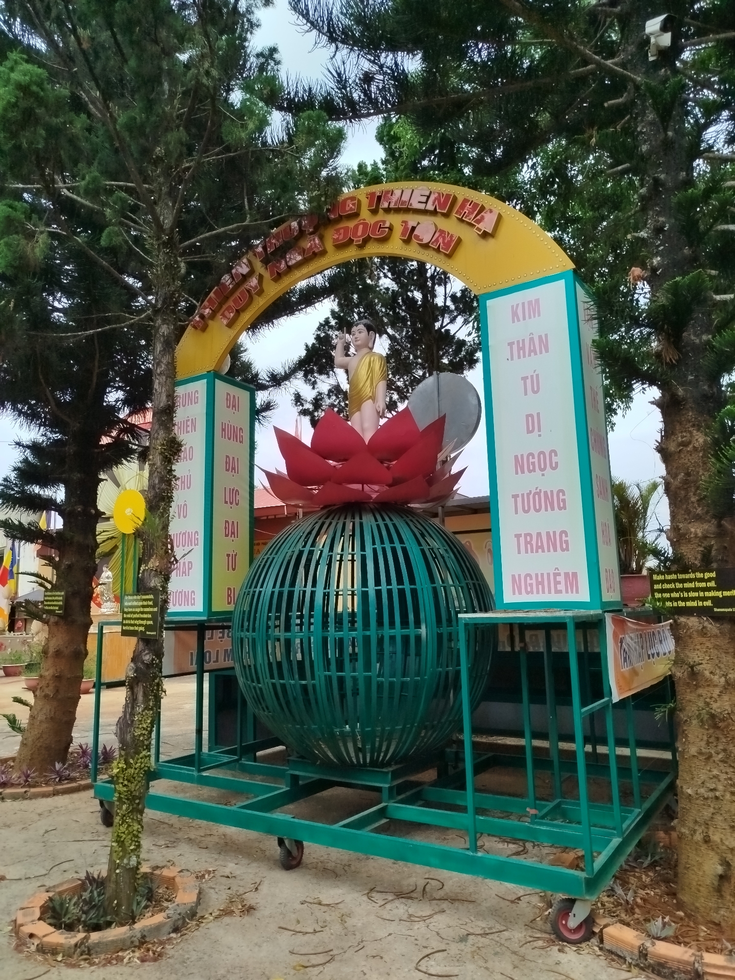 Buddhist statues and local landmarks documented in Liên Nghĩa Vietnam