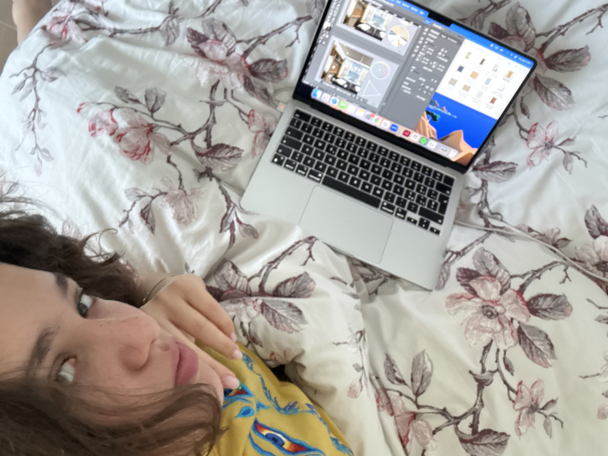Morning laptop use recorded in Milan bedroom