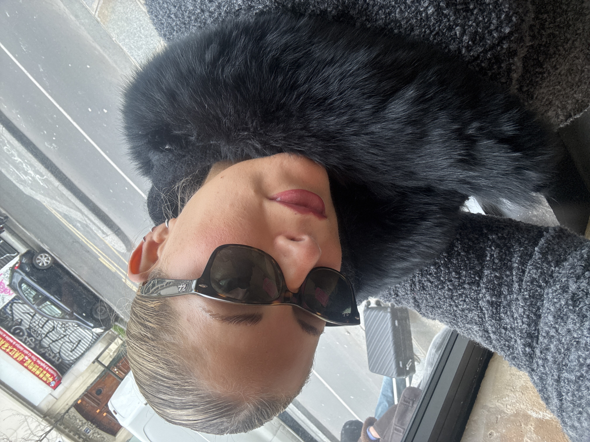 Morning cafe activity documented in Paris