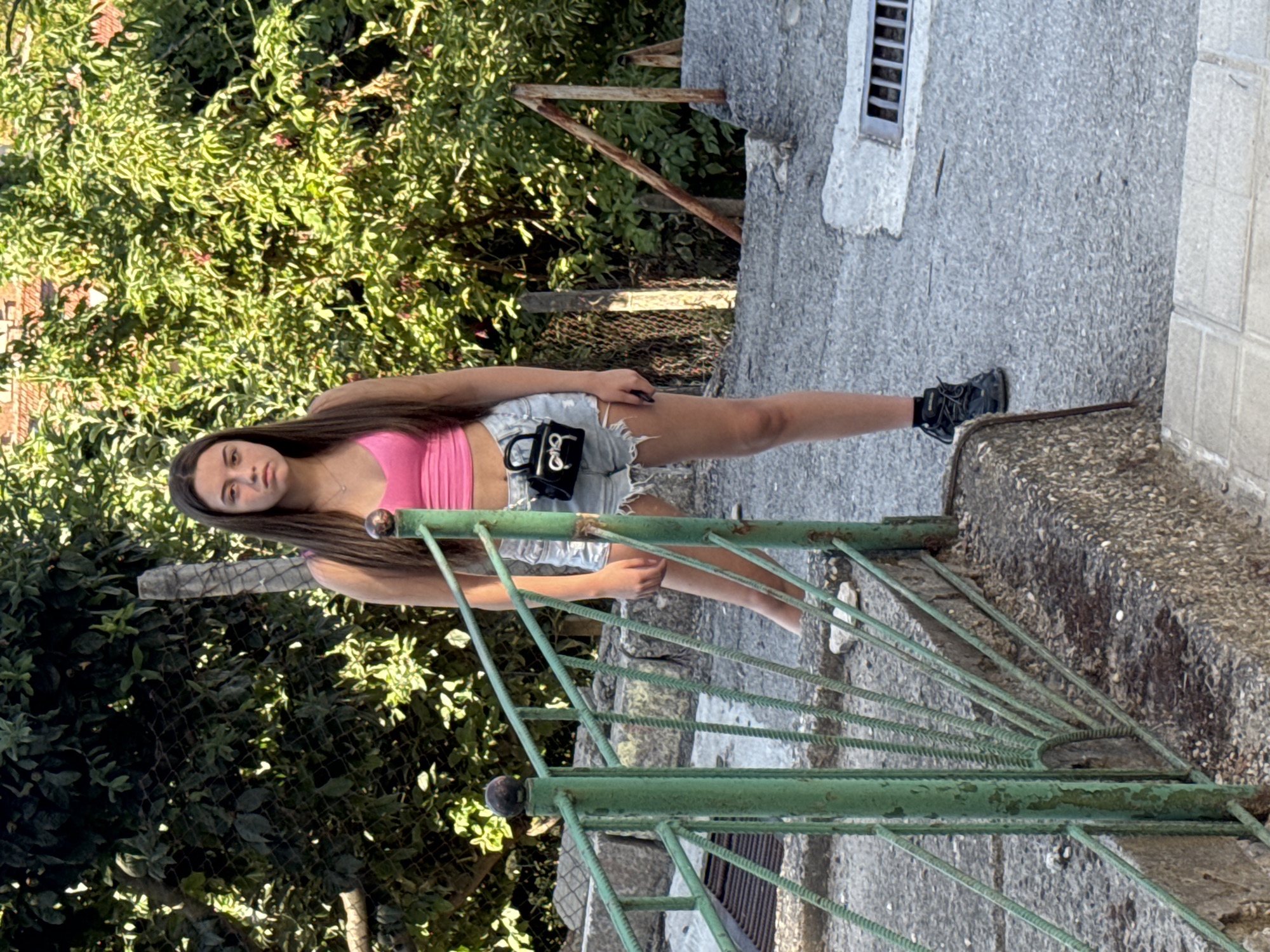 Afternoon snapshots: architecture, greenery, and casual outdoor poses