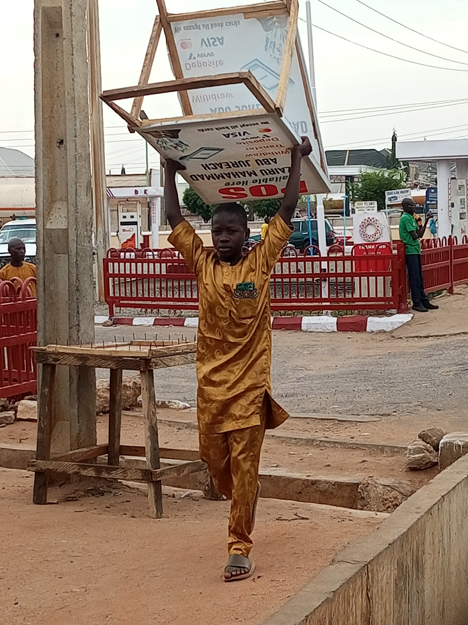 Morning street life documented across Nigerian towns May 22