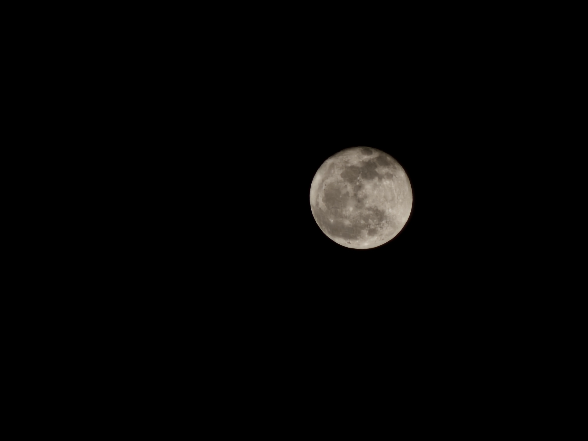 Full moon photographed in detail over Leudelange, Luxembourg