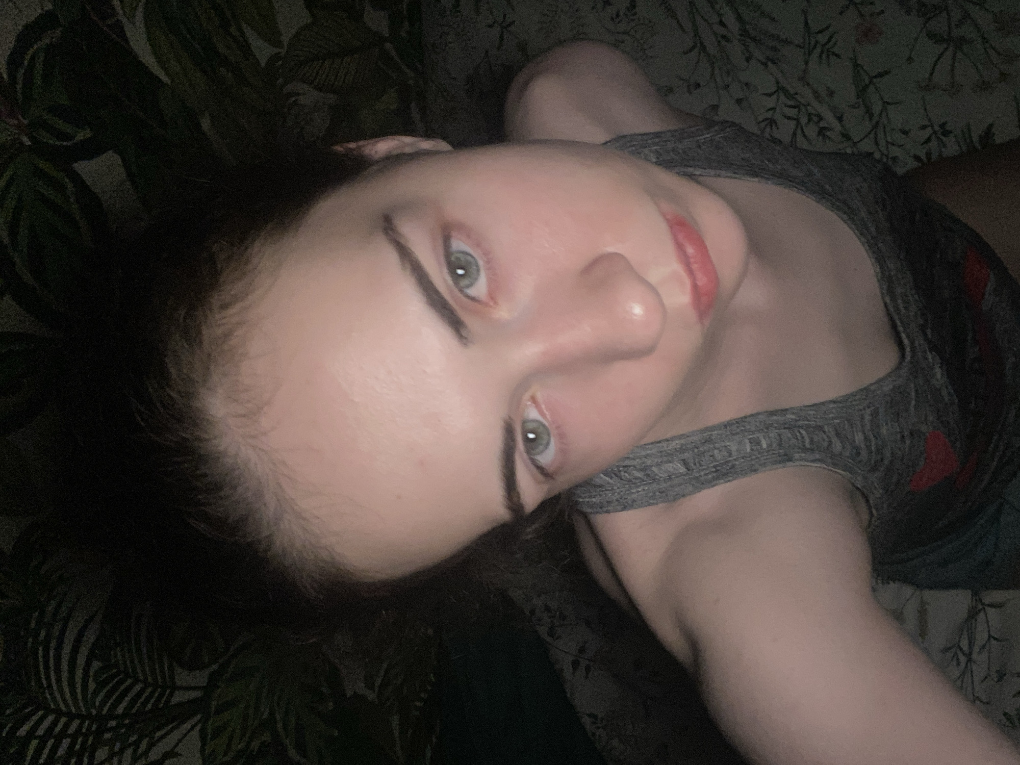 Lazy afternoon selfies from a bedroom in Zavodoukovsk