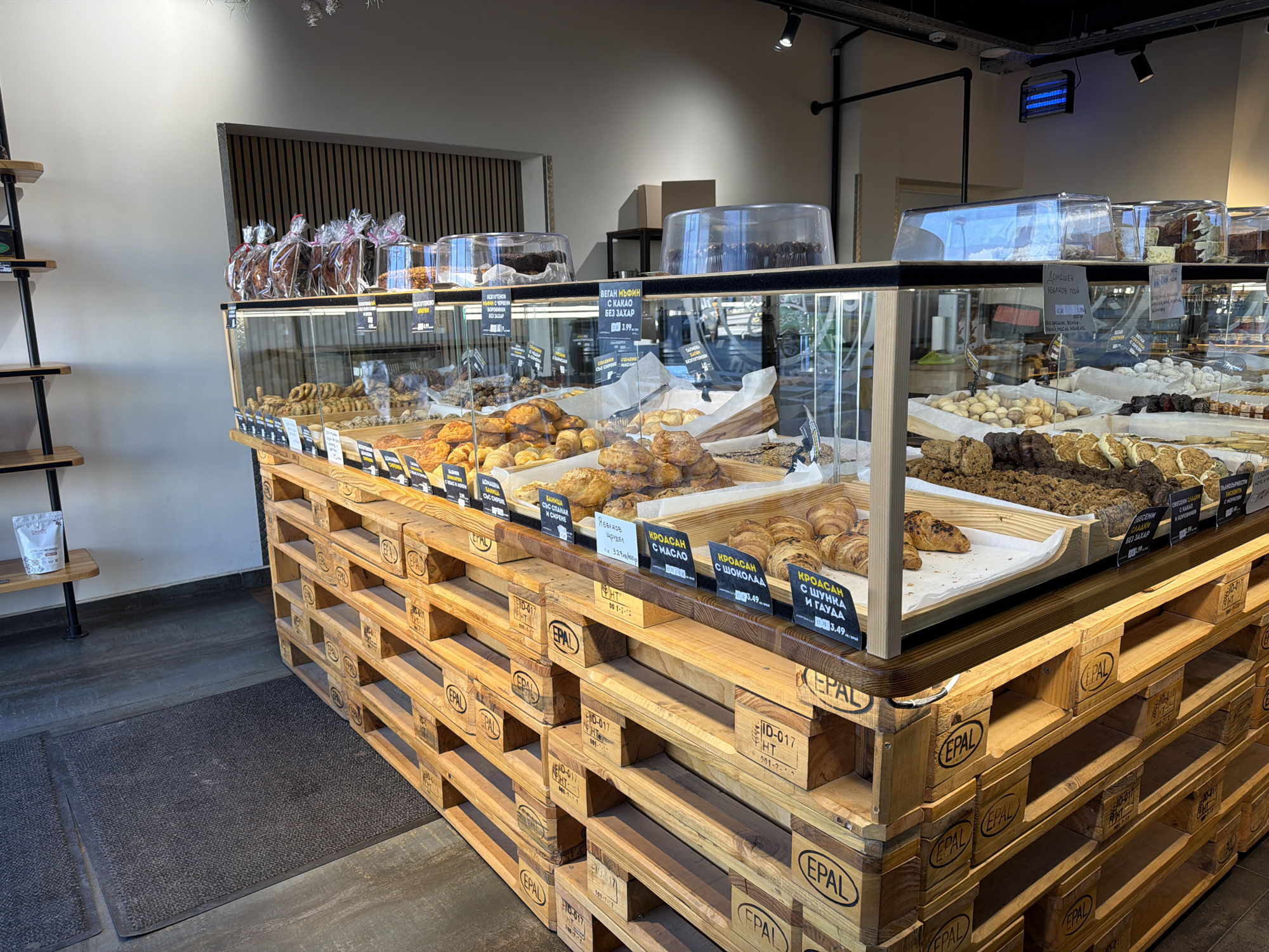 Sofia bakery uses wooden pallets for pastry display case
