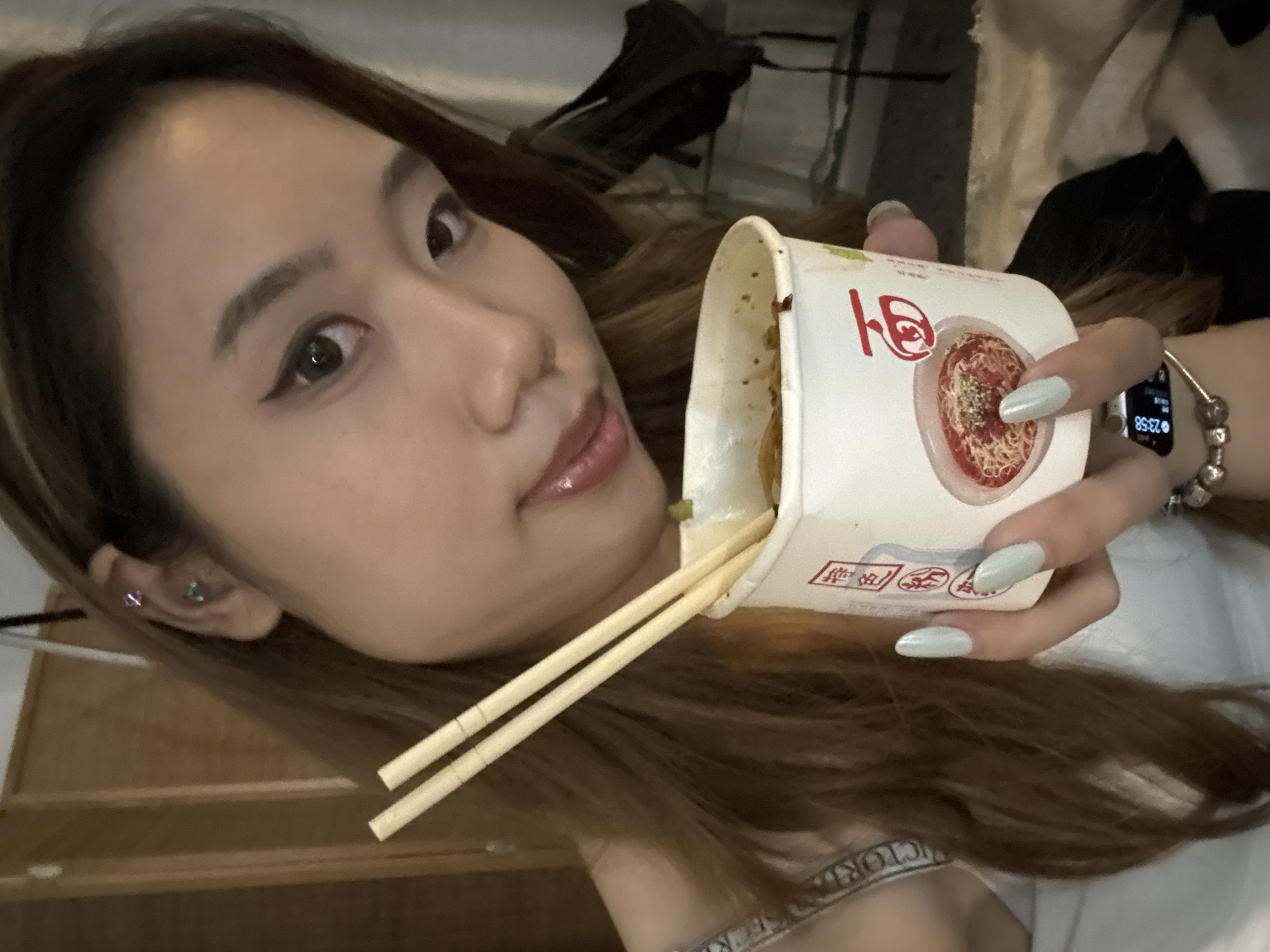 Everyday moments captured in Liangjiang: noodles and nighttime traffic
