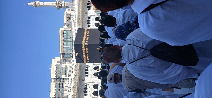 Pilgrims gather in dense crowds at Kaaba in Makkah