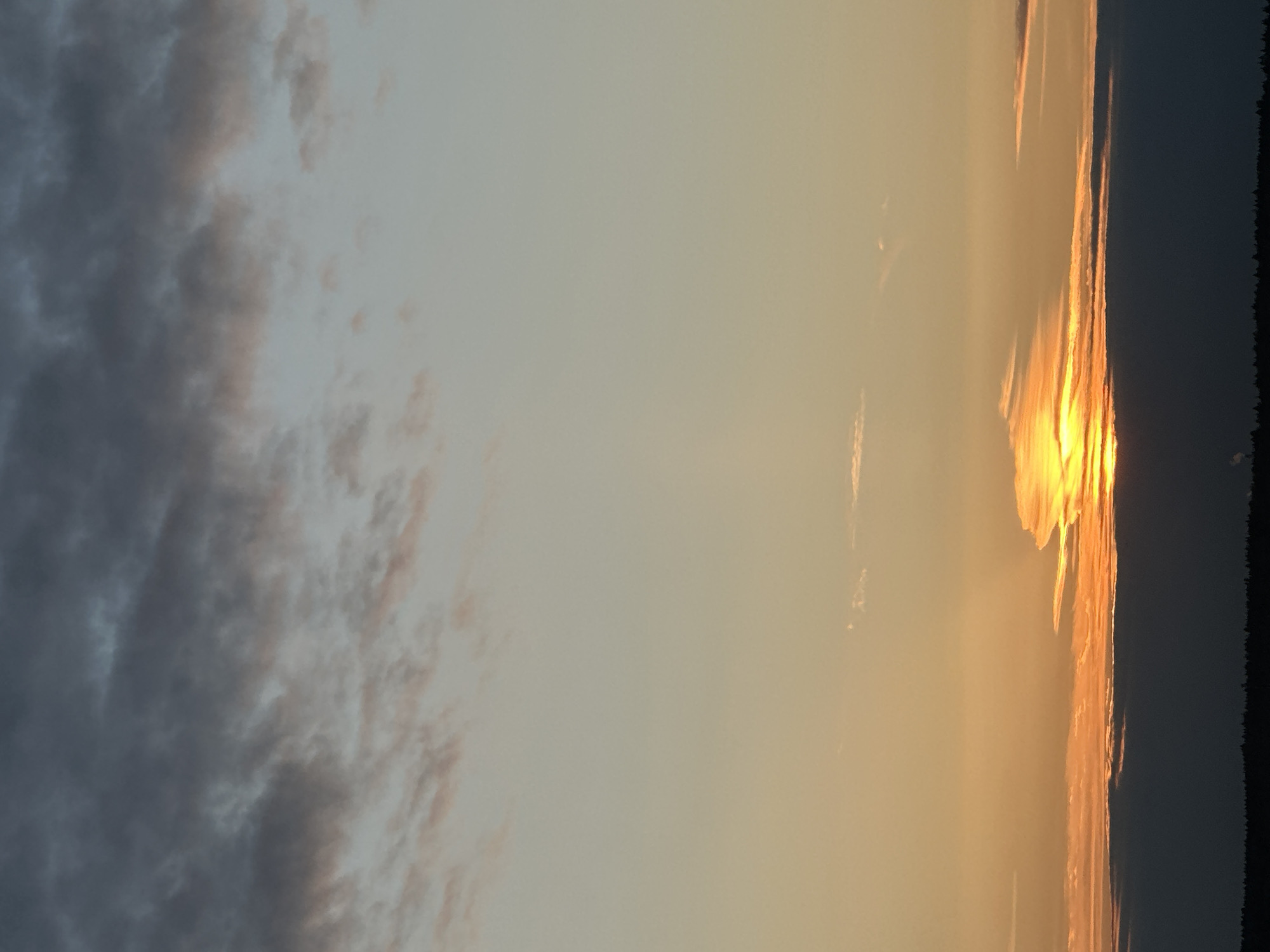 Moscow residents document sunset imagery and motivational content Thursday evening