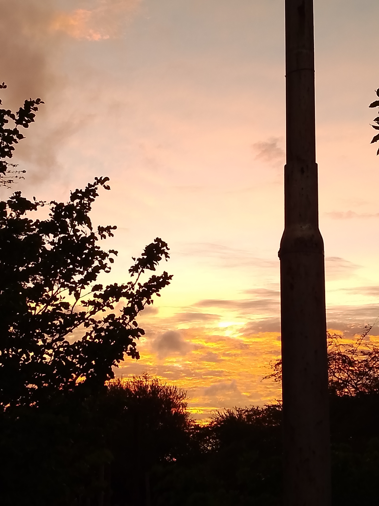 Sunset to nighttime drive documented across Venezuelan towns