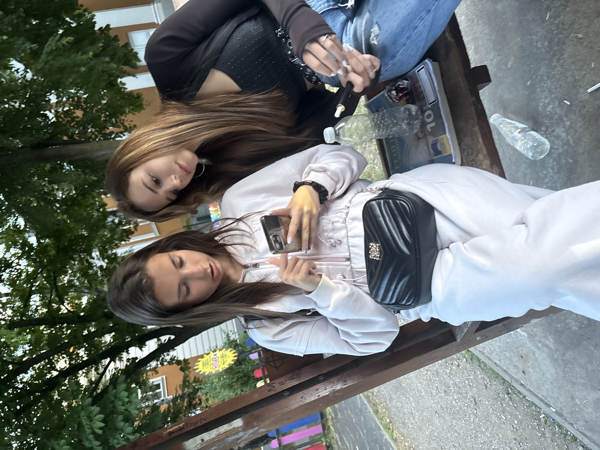Afternoon social gathering and live performance documented in Pernik
