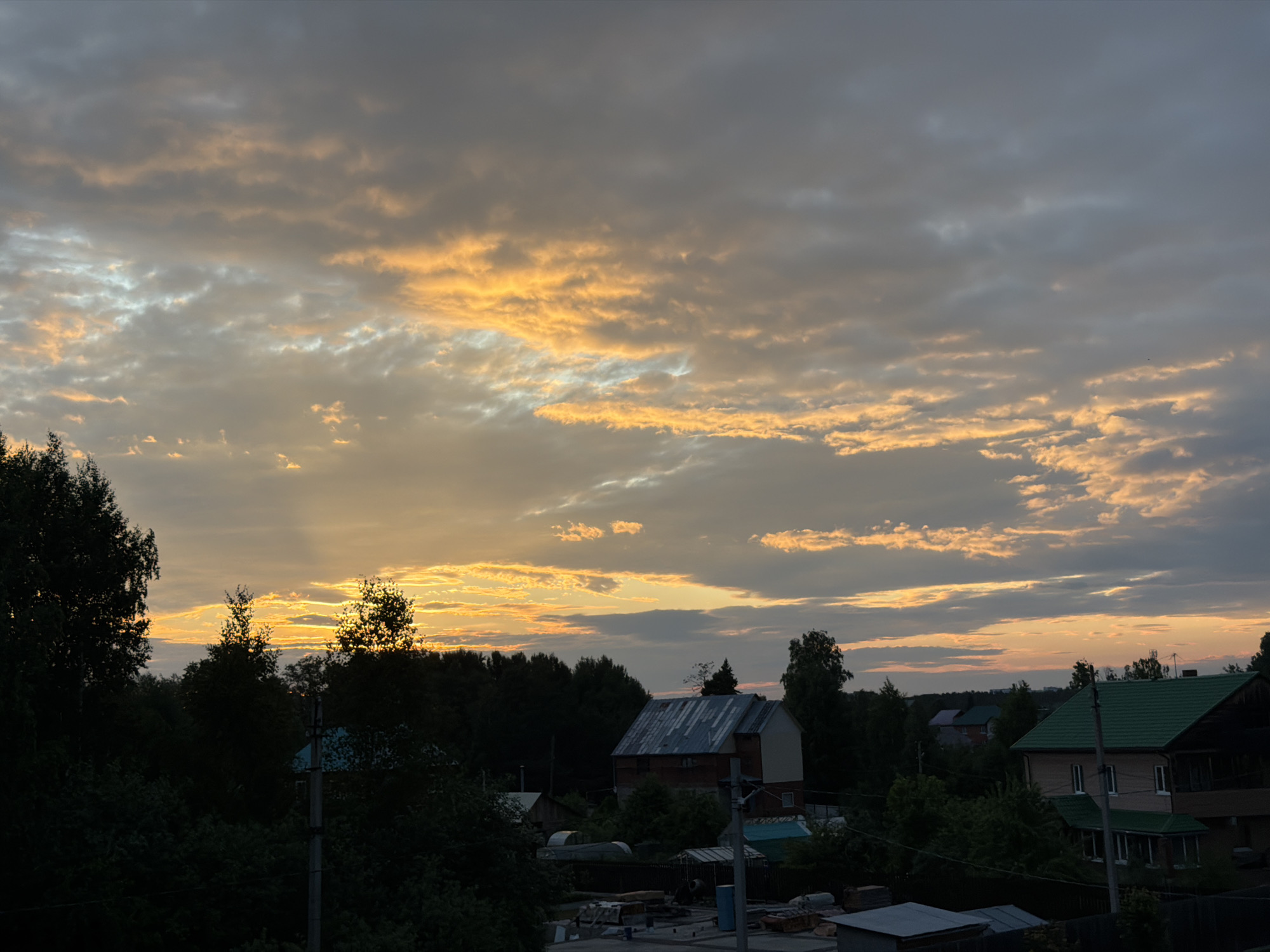 Quiet evening routine documented in Chaikovsky, Russia home