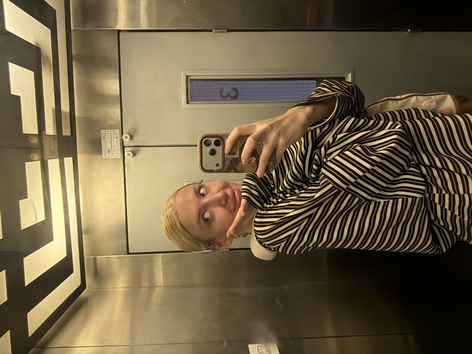 Woman takes selfie in Belgrade elevator, third floor