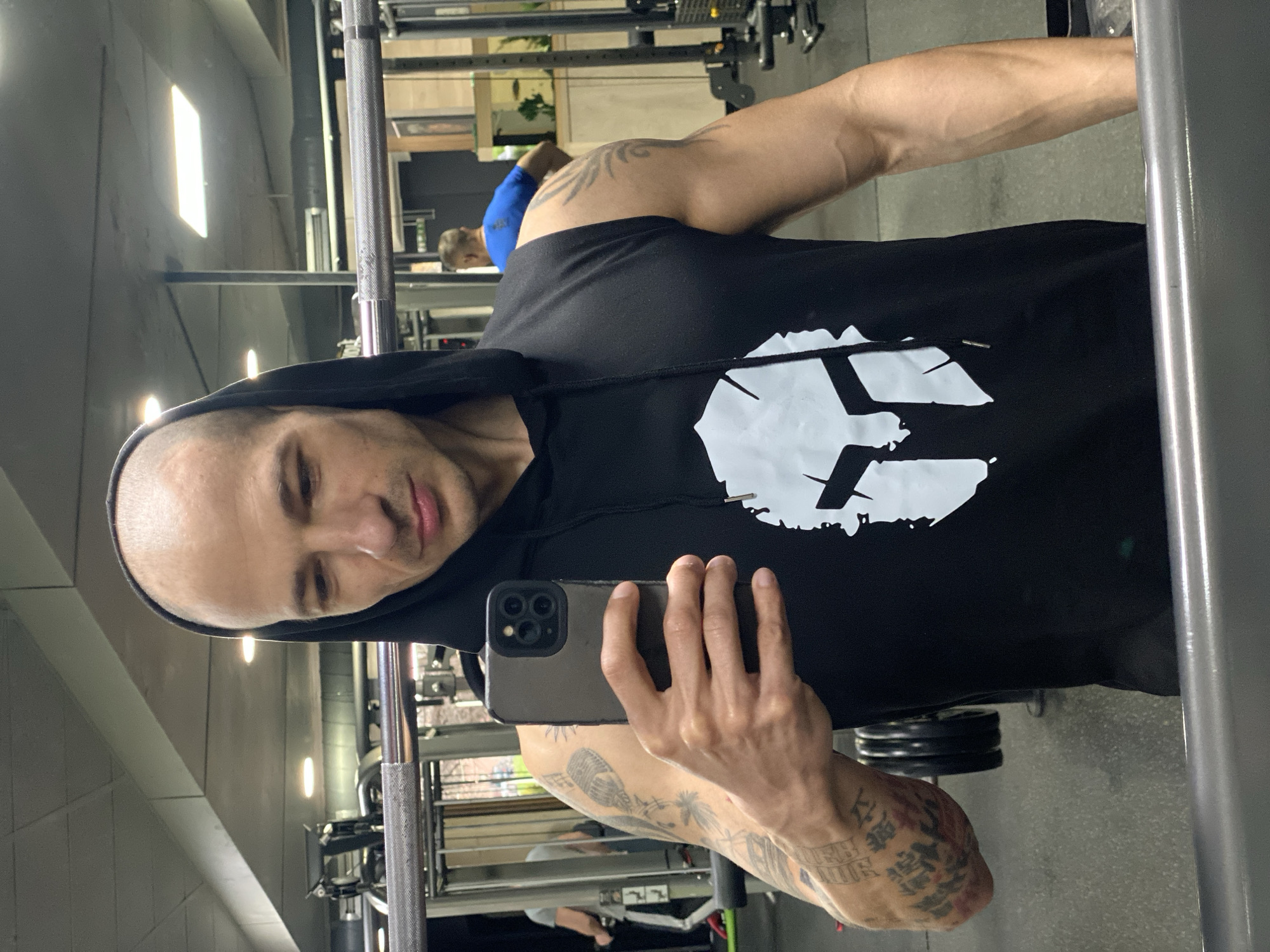 Man documents workout session with selfies at Bulgarian gym