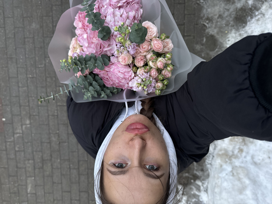Couple's Valentine's Day outing documented across Odintsovo locations