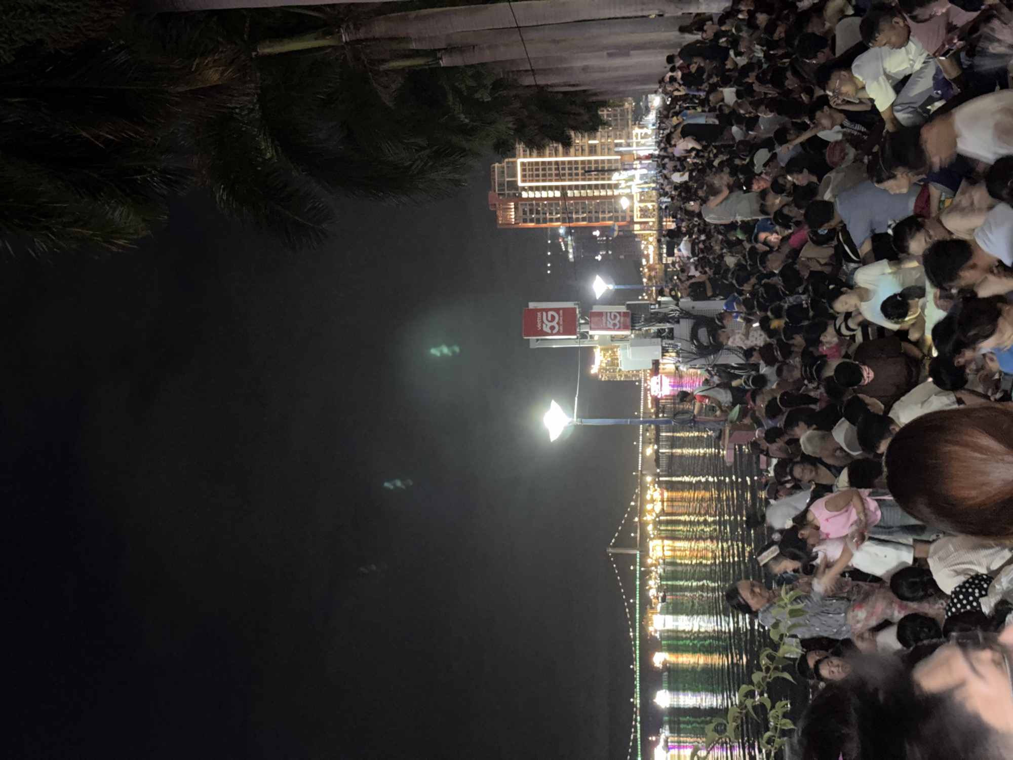 Fireworks night over Da Nang's Han River draws big crowds