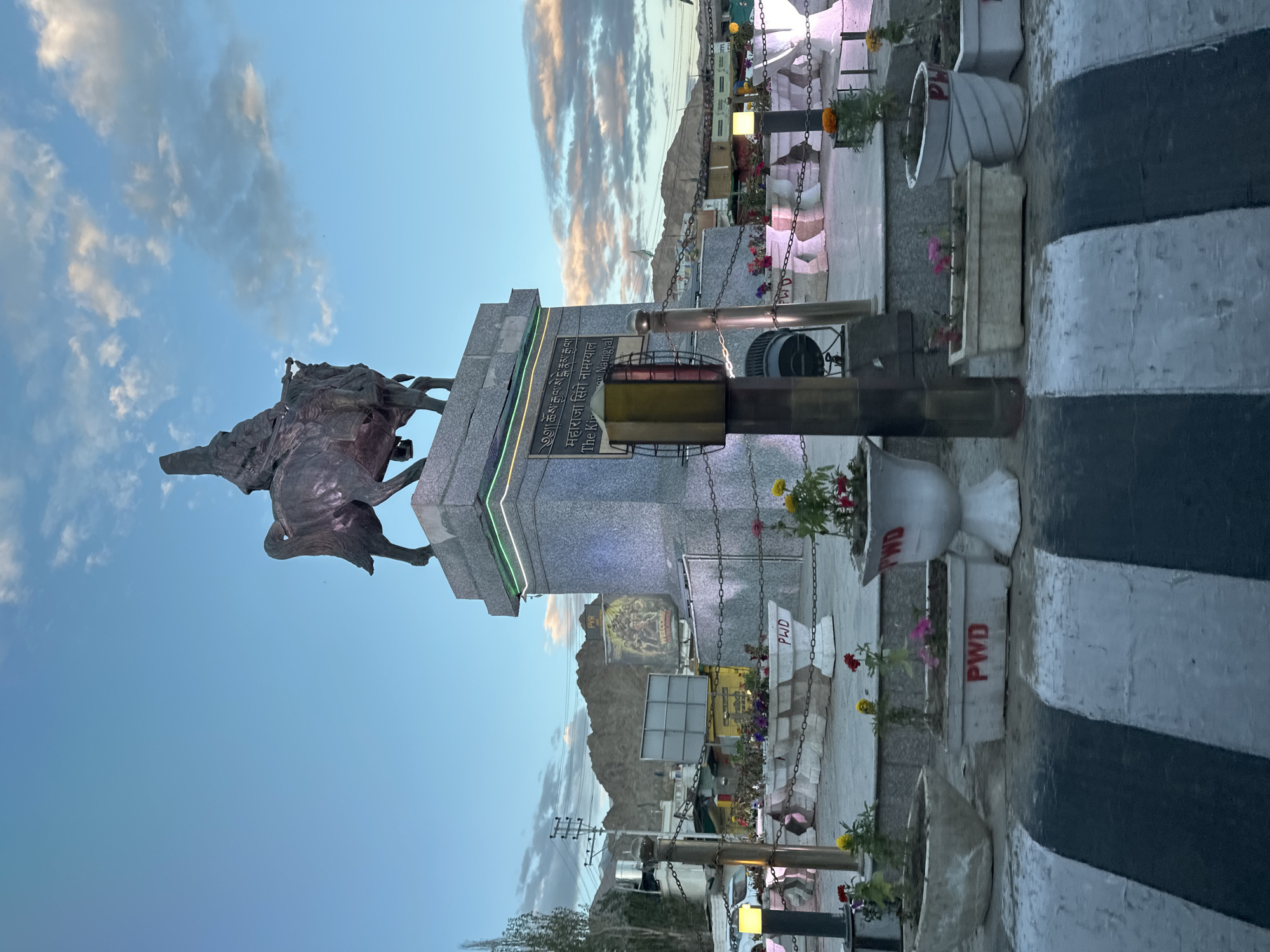 Royal statue and street market life in Leh, India