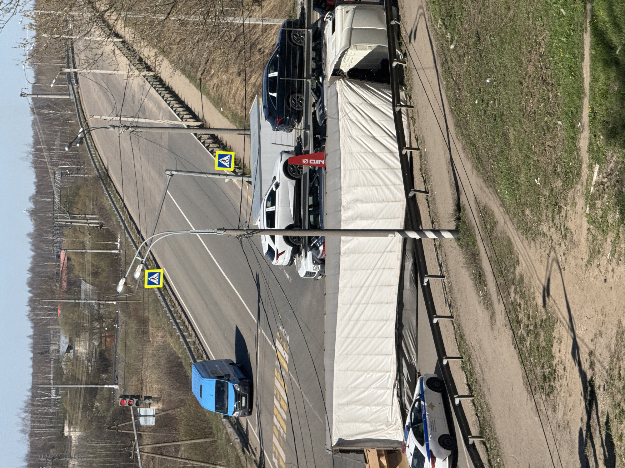 Morning street scene documented in Ново-Никольское, Russia
