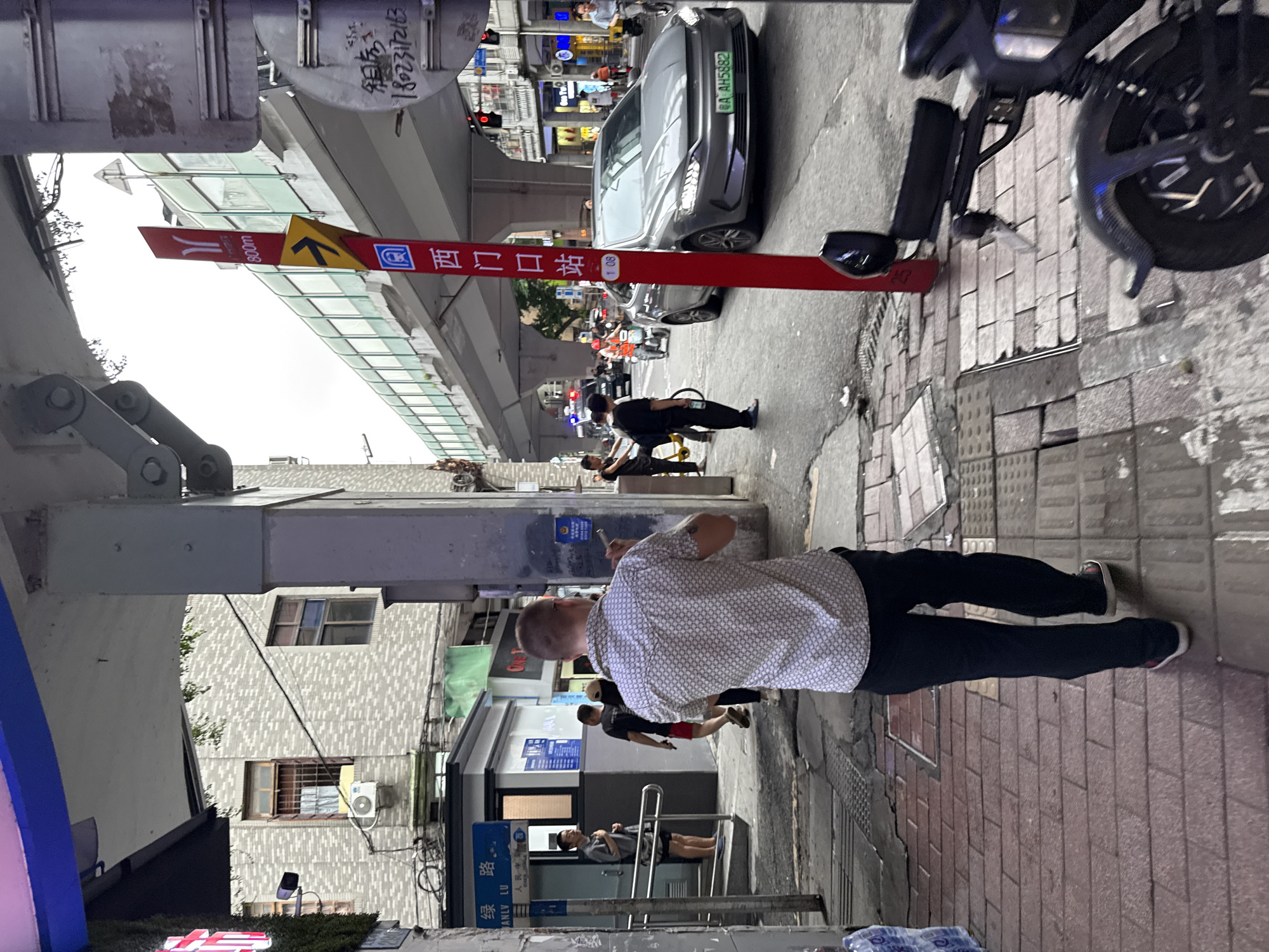 Morning street movement through Guangzhou's Yuexiu and Liwan Districts