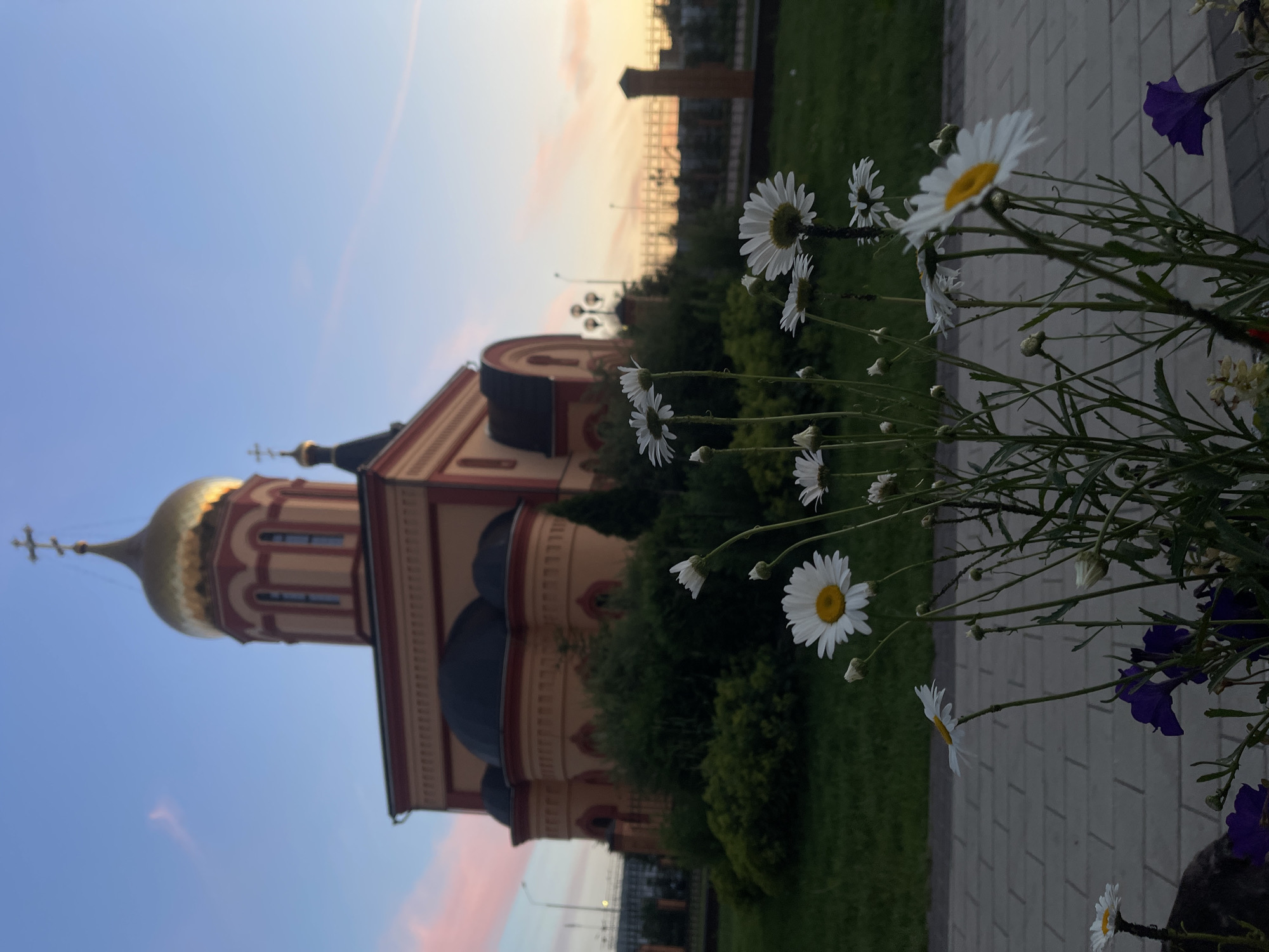 Summer evening walk through Shcherbinka's streets and squares