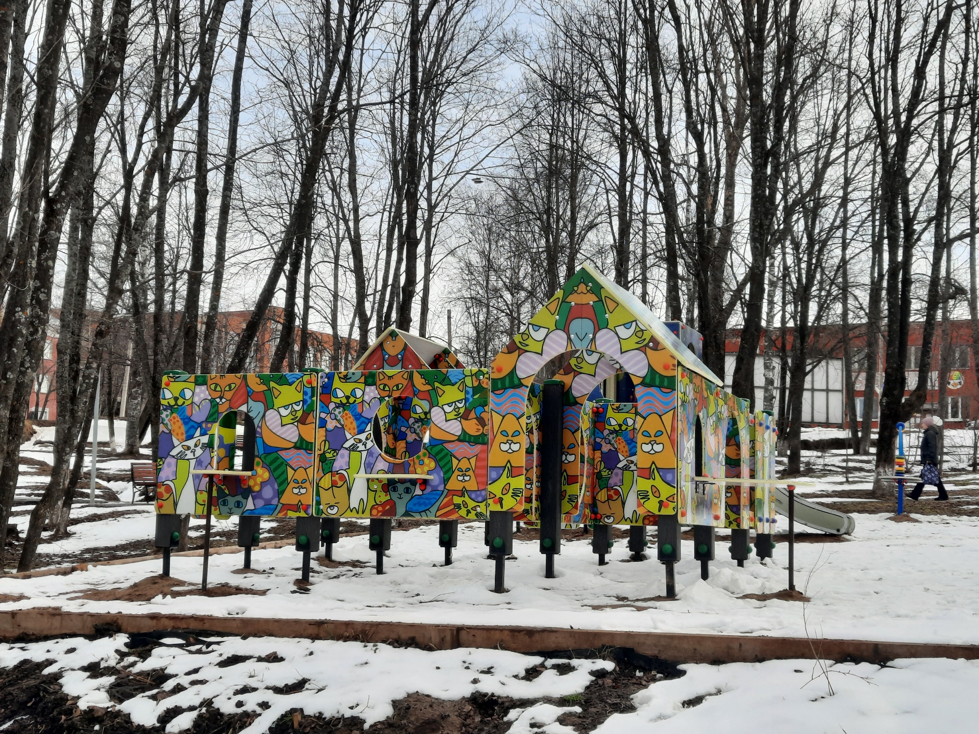 Daily life documented across Krasnogorskoye village in early morning