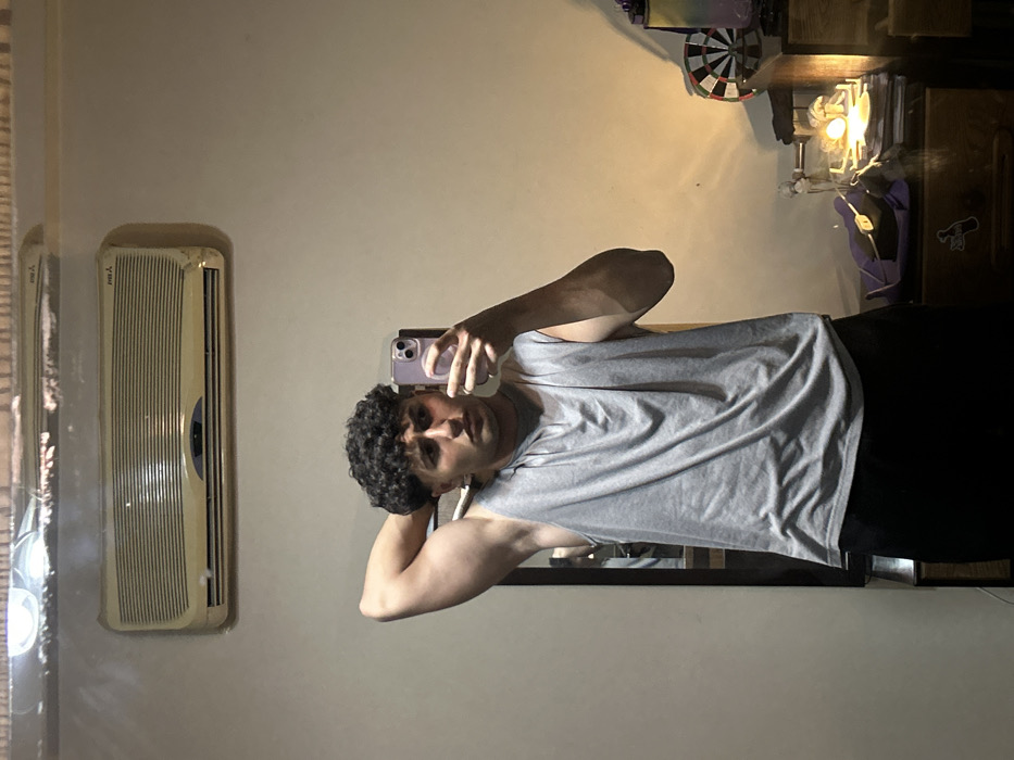 Man Takes Workout Mirror Selfies in Syria Residence