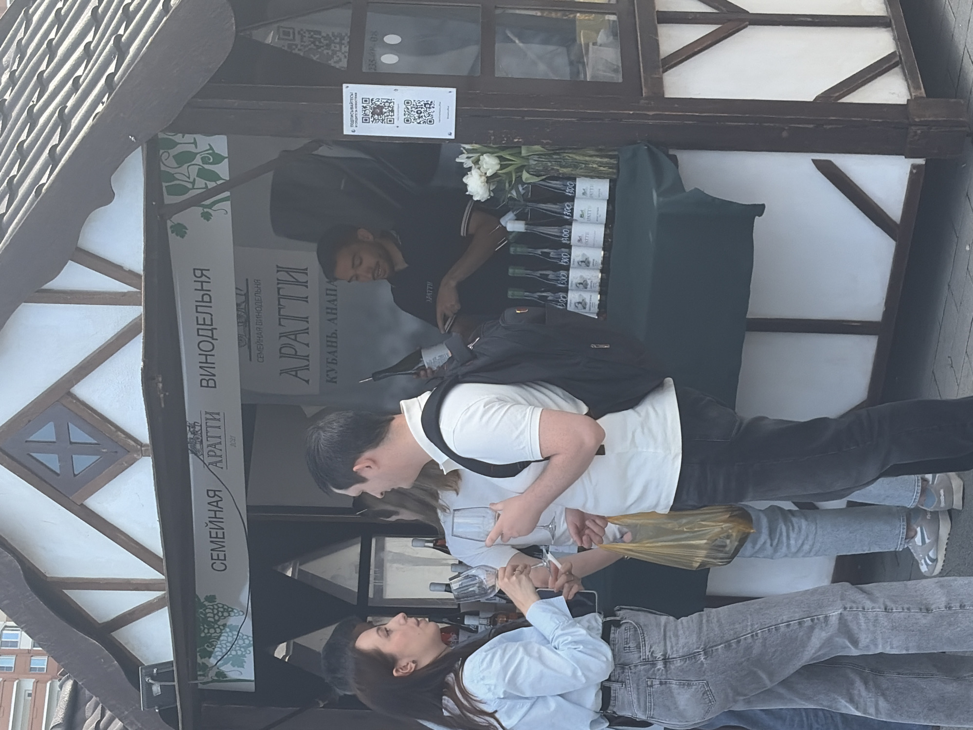 Everyday moments captured around Khimki cafes and Trinity Church