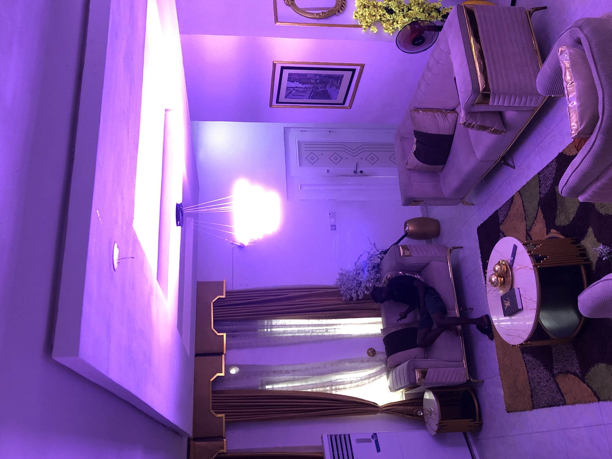 Witness documents home interiors and neighborhood scenes over one hour
