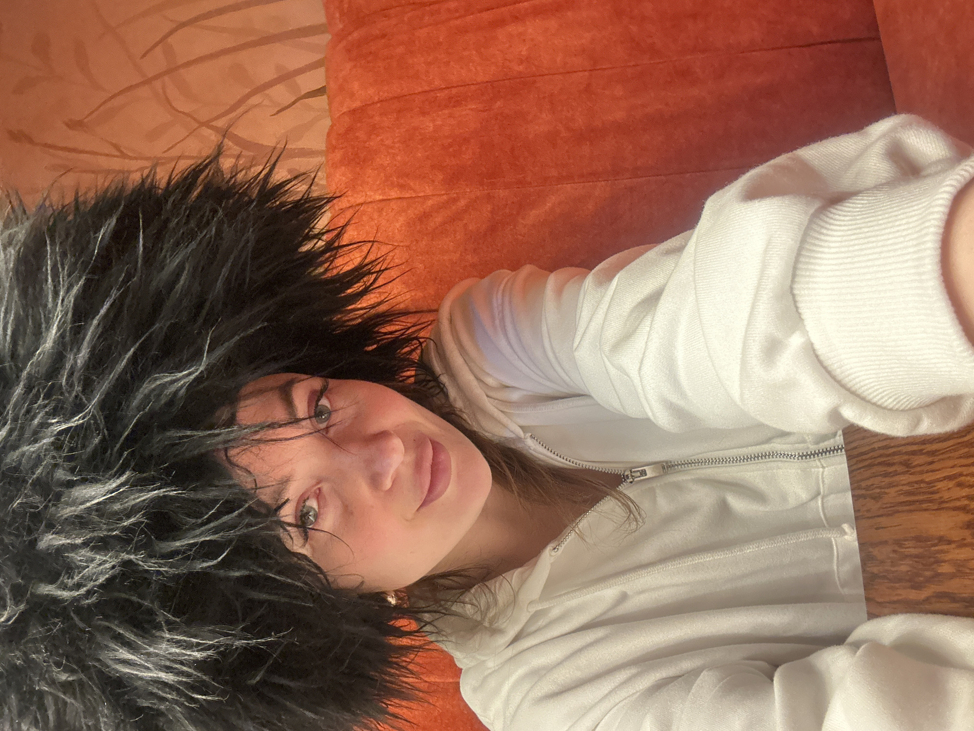 Woman captures casual morning moments at Izhevsk home