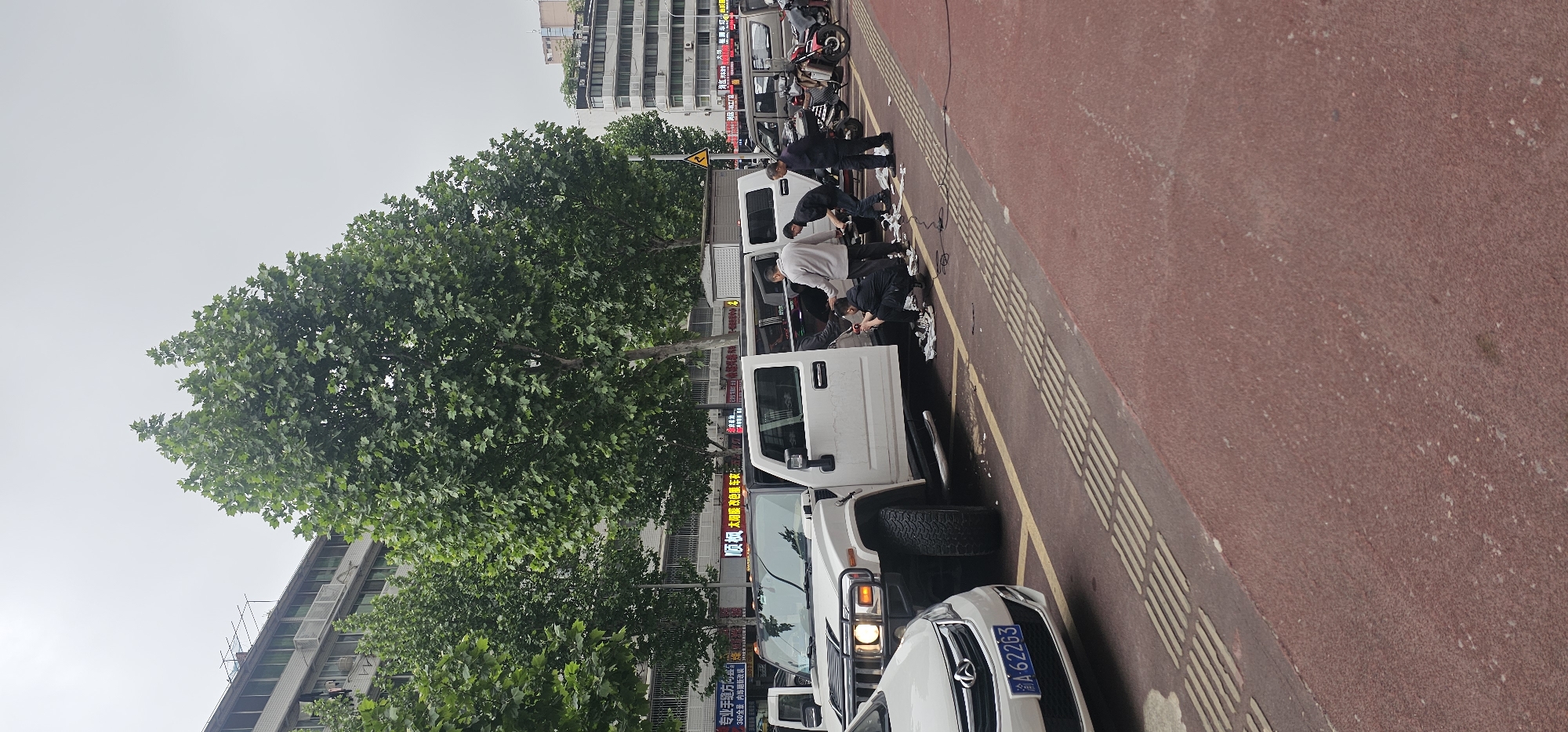 Early morning street life documented in Yuzhong District