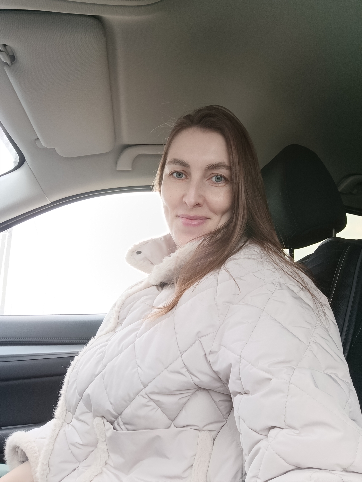 Woman's morning routine documented across Chaikovsky, Russia locations