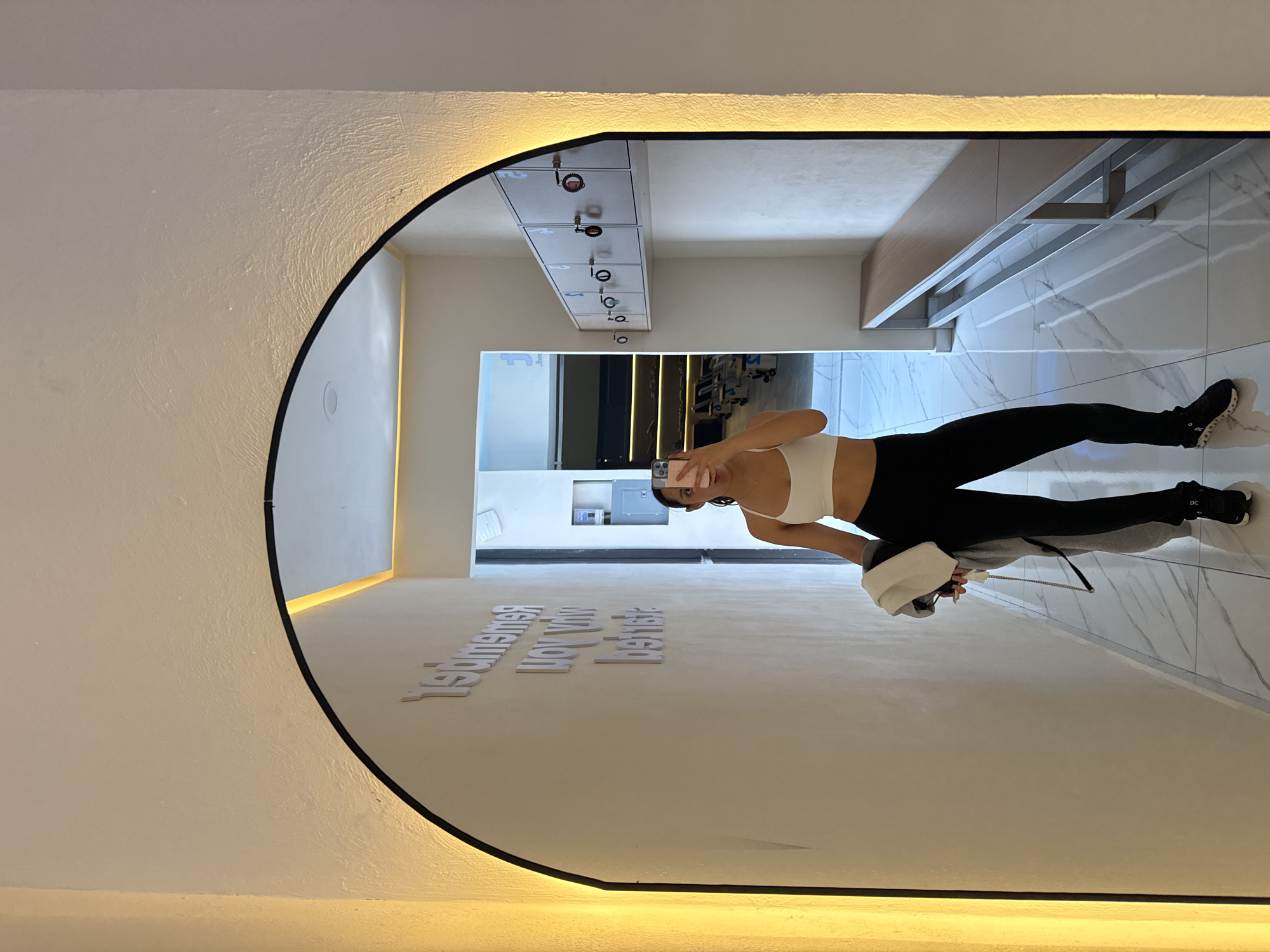 Mirror selfie in a warmly lit Puebla hallway