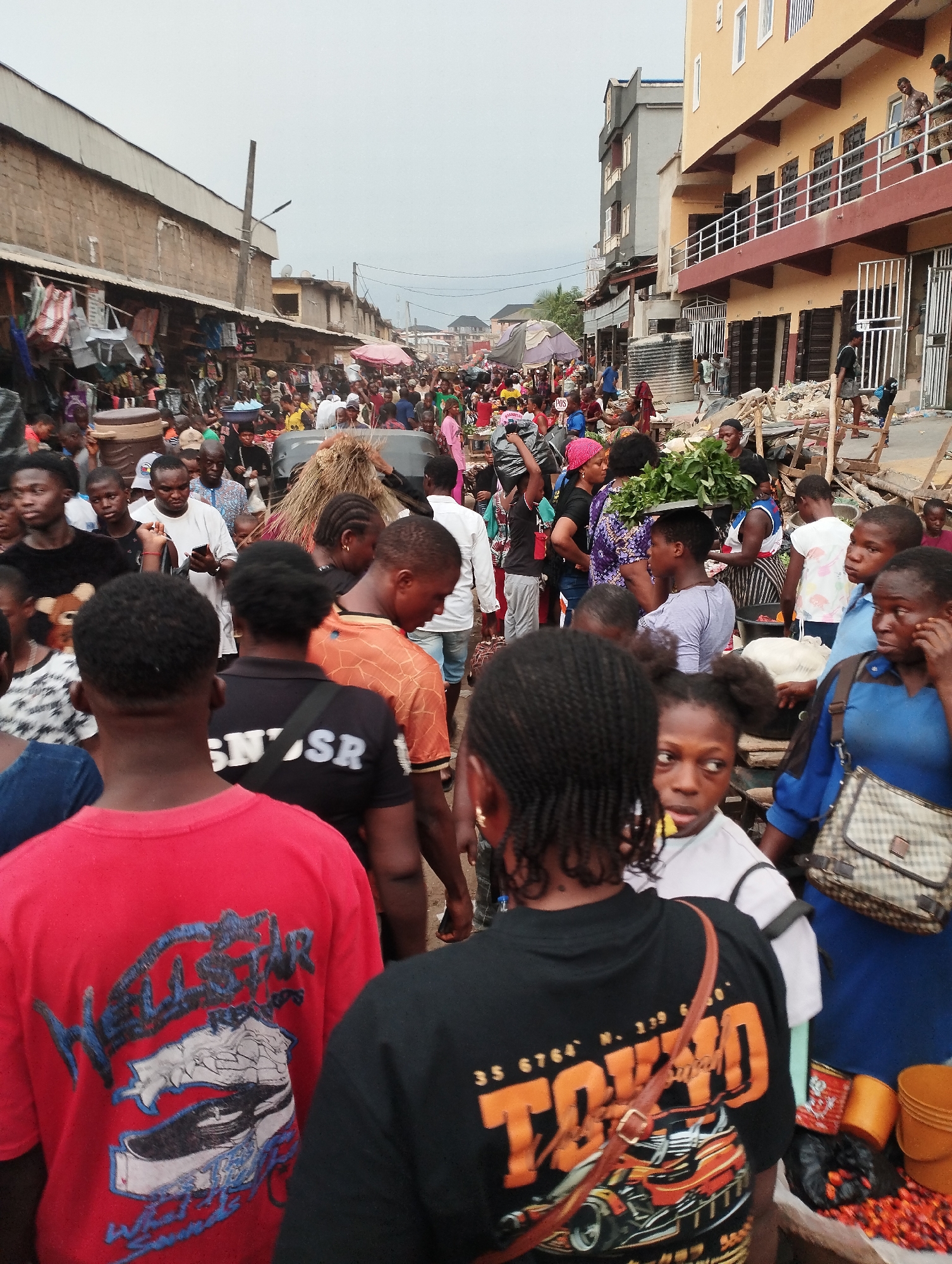 Busy market day draws crowds to Fegge streets