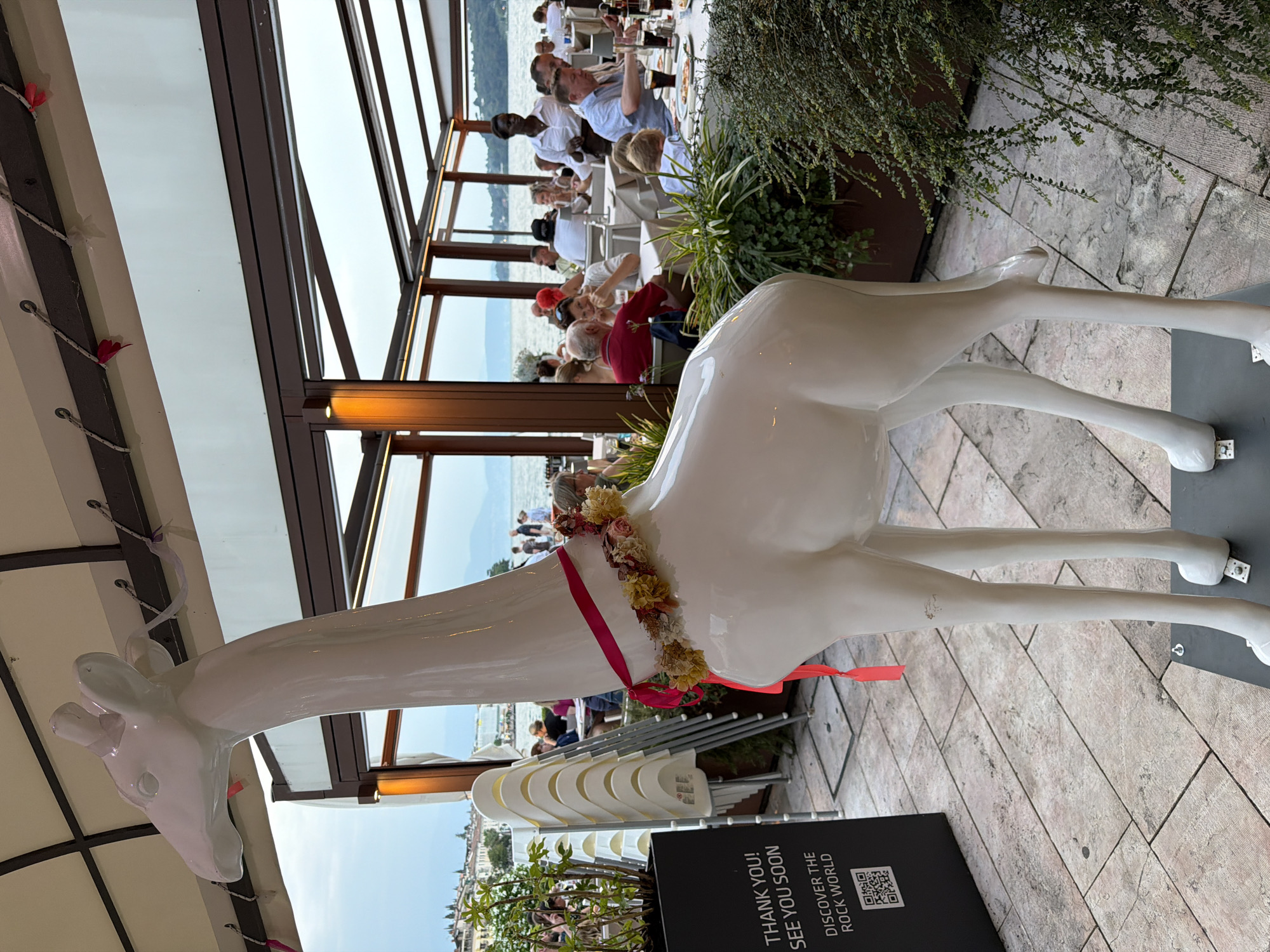 Evening walk through Salò's lakefront streets and restaurant terrace