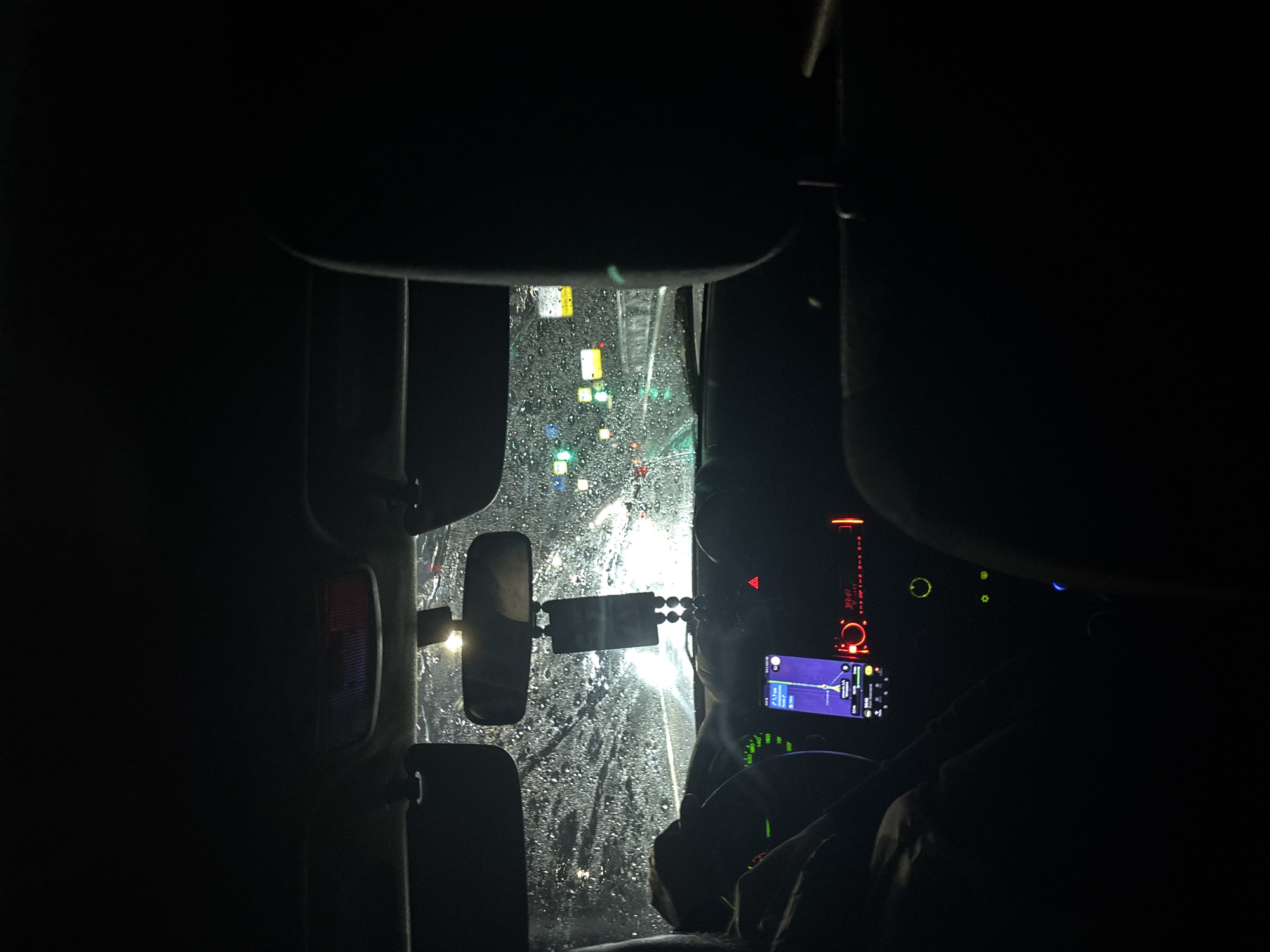 Rainy night driving conditions observed in Saratov