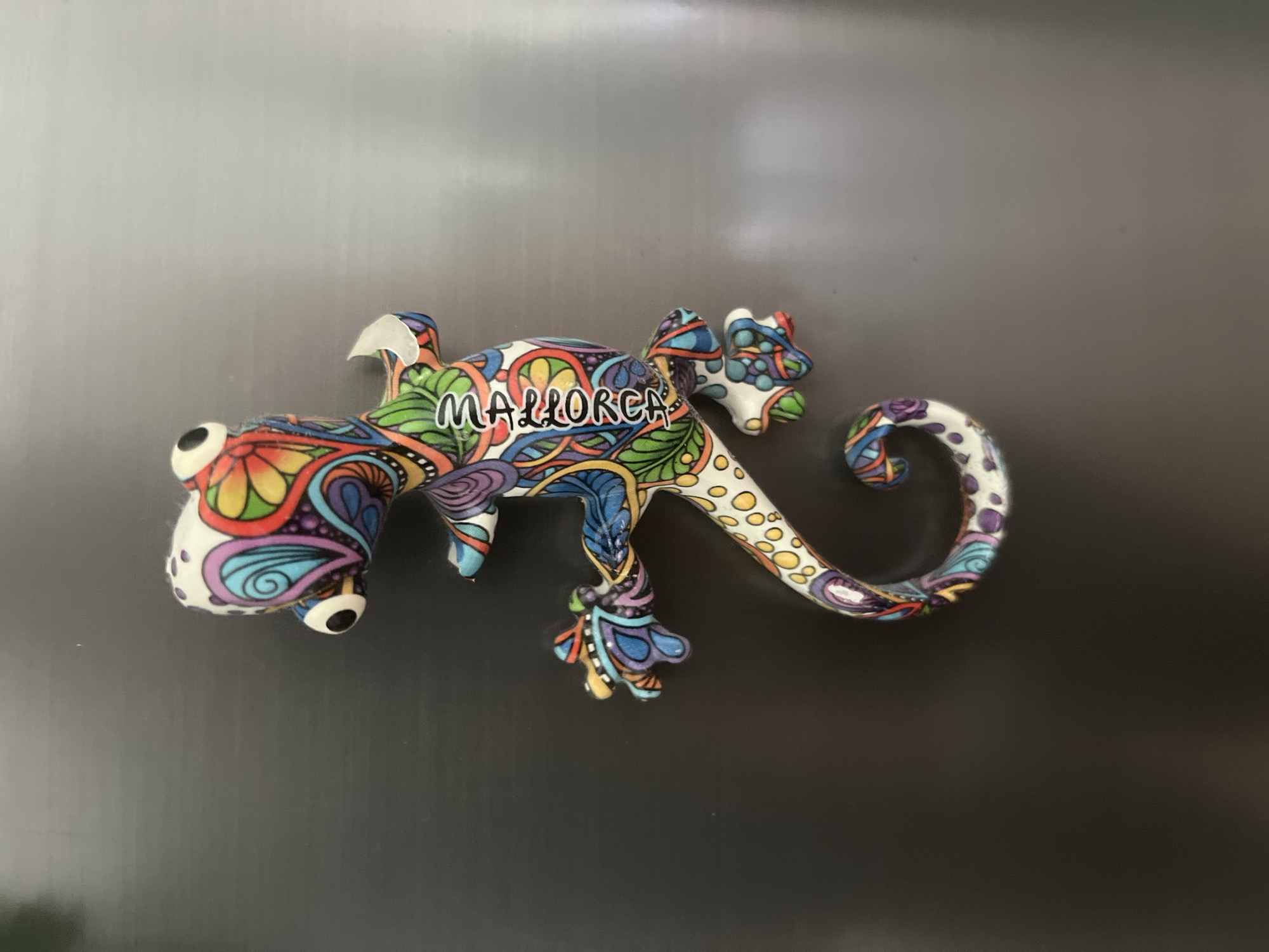 Fridge magnets, flowers, and coffee decor in Garmisch-Partenkirchen