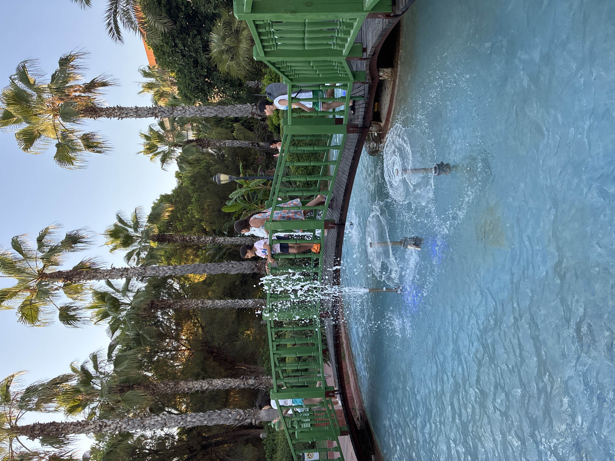Alanya resort strip: cats, beach chairs, fountains, and street scenes