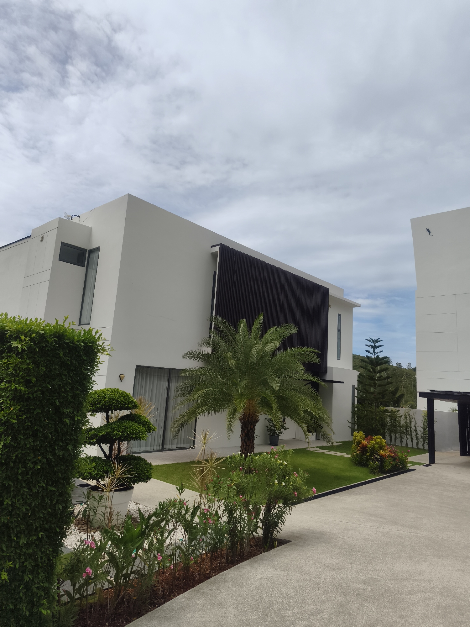 Morning documentation of modern villas and tropical gardens in Thailand