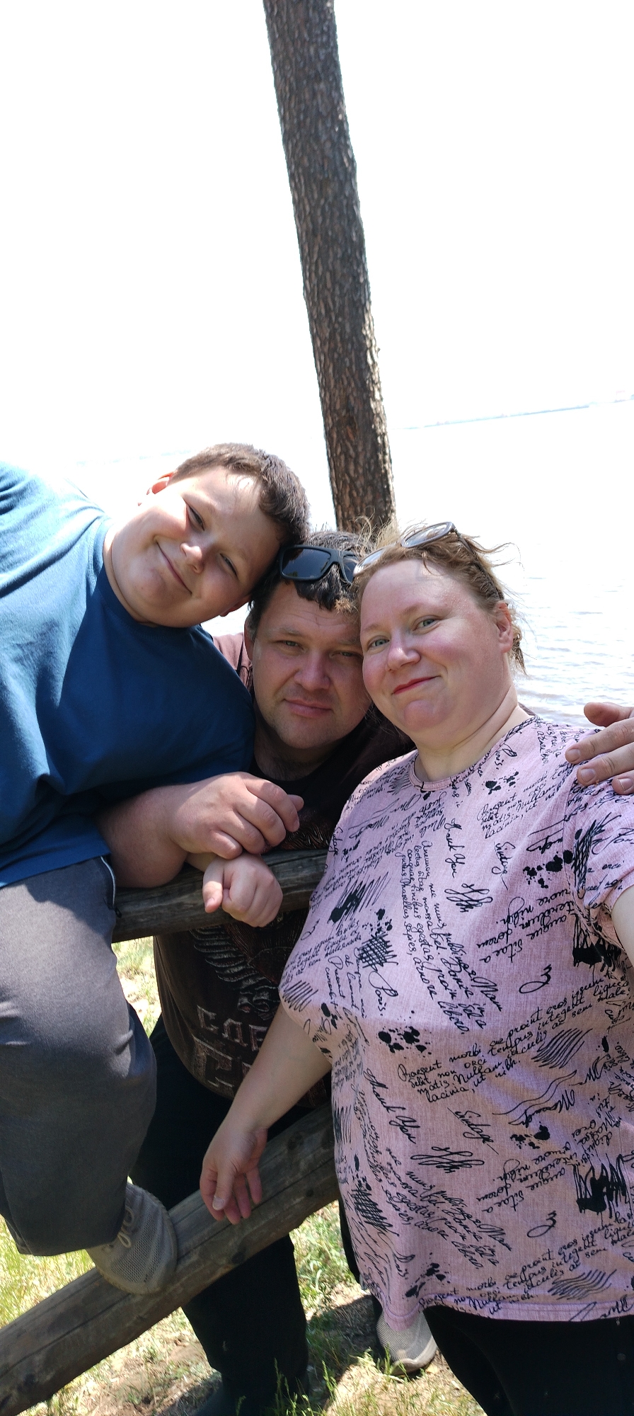 Family documents hour-long nature walk near Noviy Russia waterfront