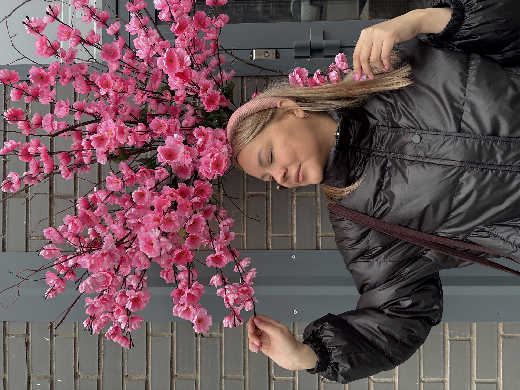 Cherry Blossom Photo Session Draws Visitors in Izhevsk