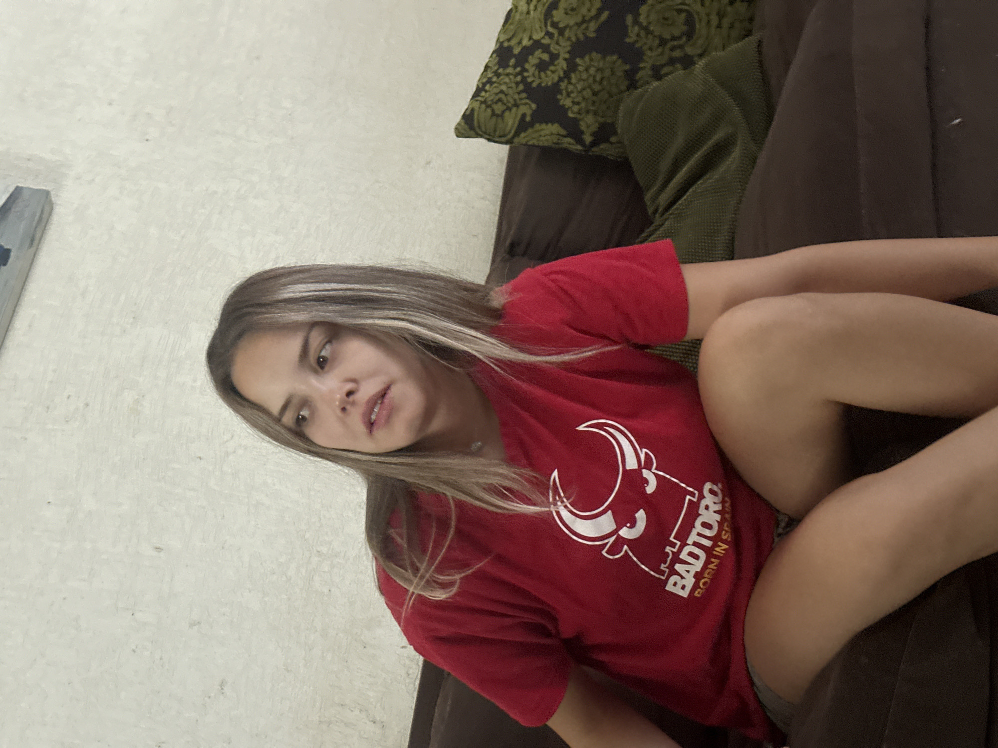 Casual couch hangout with outfit changes in Puebla