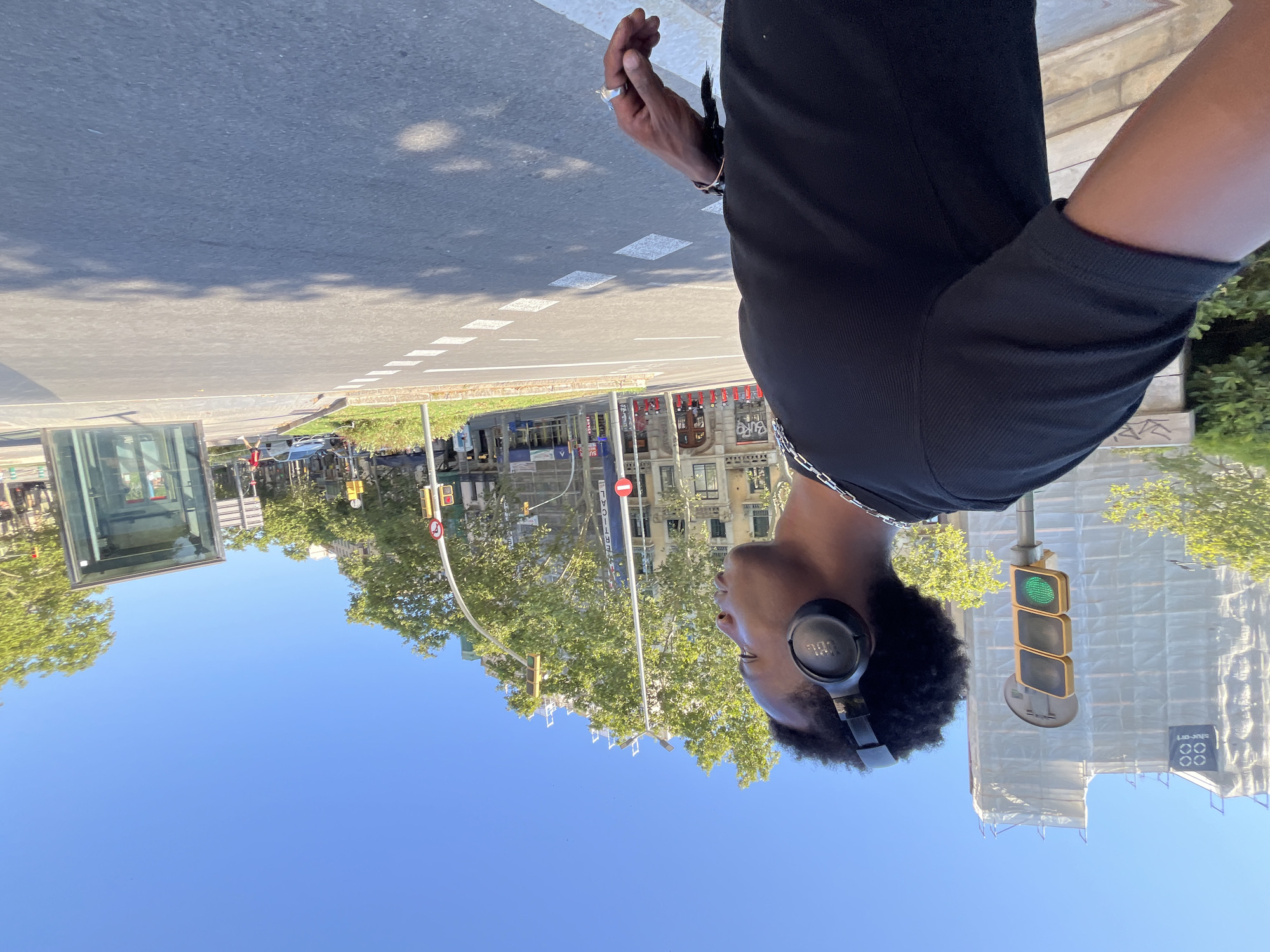 Street walk and park selfie in Barcelona on a July morning