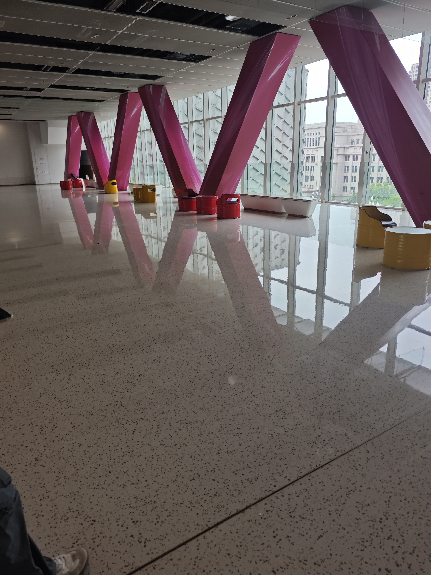 Early morning shopping mall activities documented in Liangjiang, China