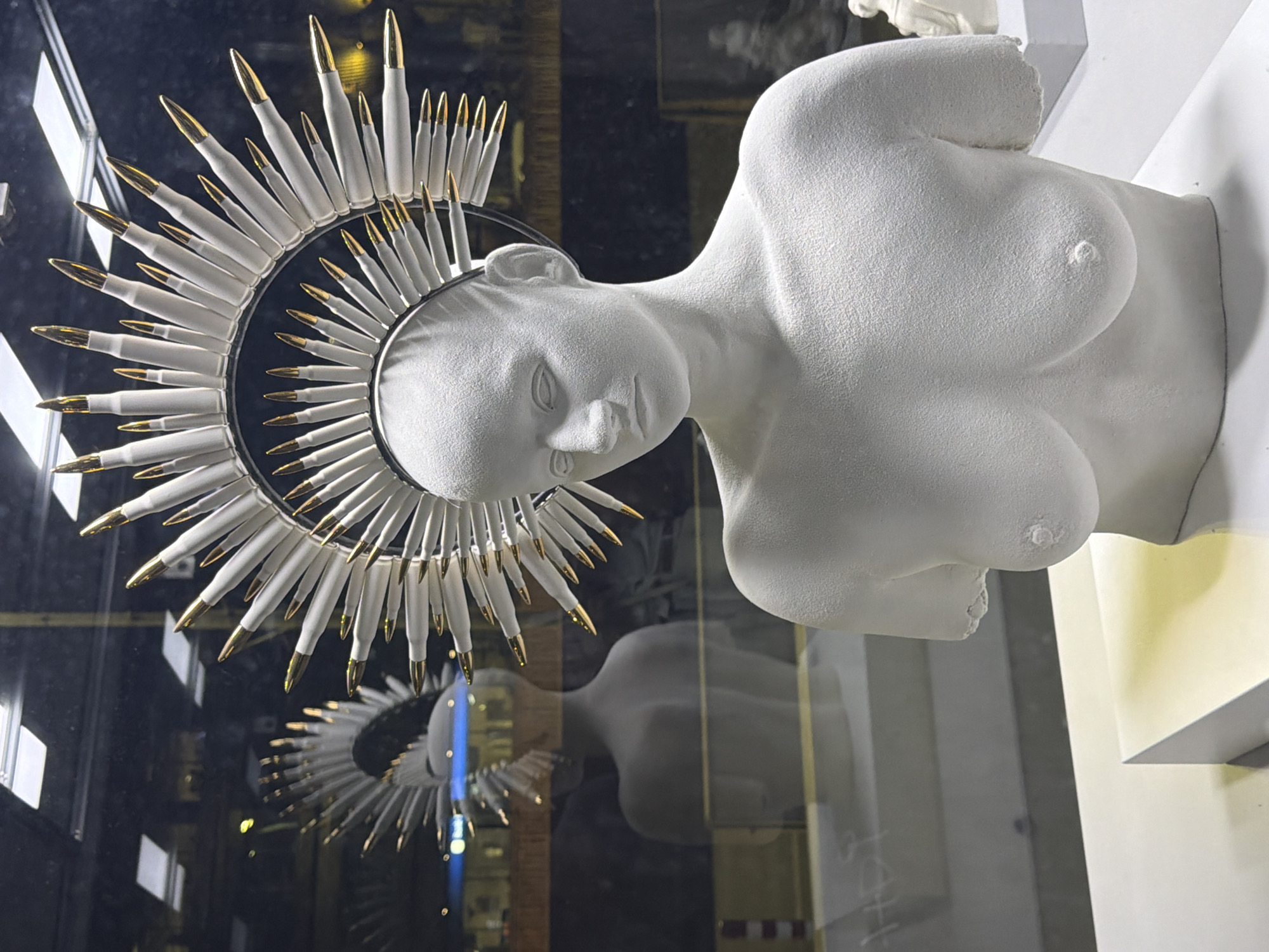 Evening tour of sculptures and ornate historic architecture