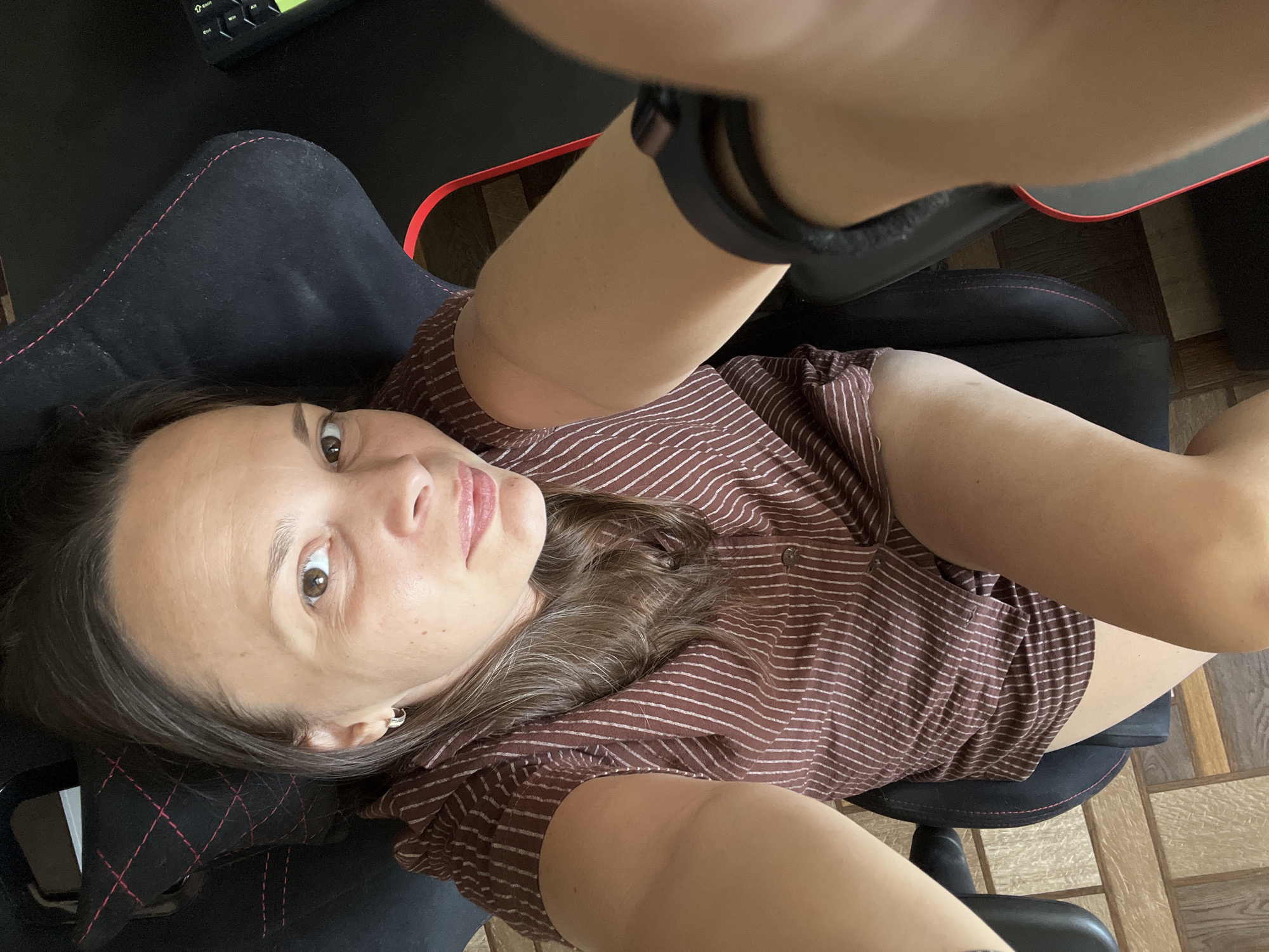 Casual selfie session at a gaming desk in Tolyatti